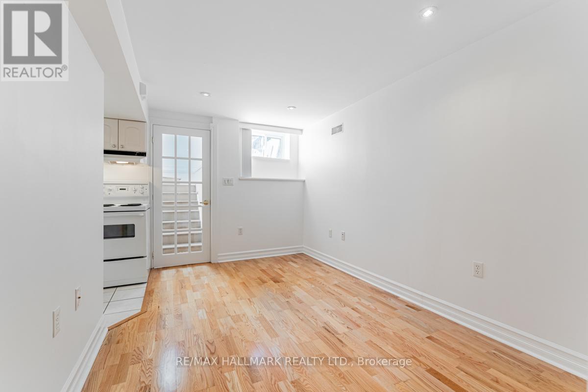 2 - 47 Manchester Avenue, Toronto, Ontario  M6G 1V4 - Photo 12 - W13486258