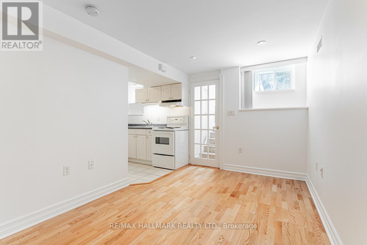 2 - 47 Manchester Avenue, Toronto, Ontario  M6G 1V4 - Photo 13 - W13486258