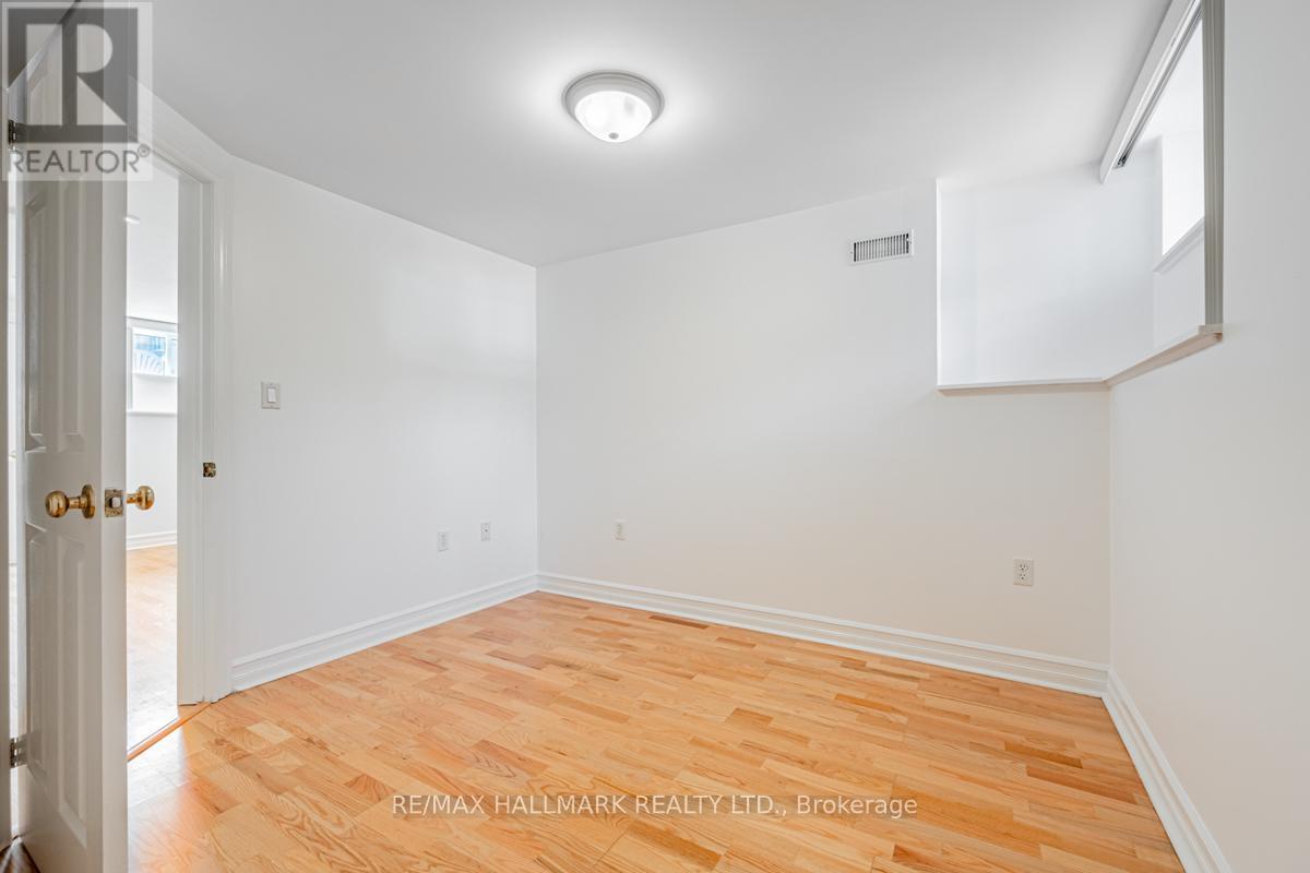 2 - 47 Manchester Avenue, Toronto, Ontario  M6G 1V4 - Photo 17 - W13486258