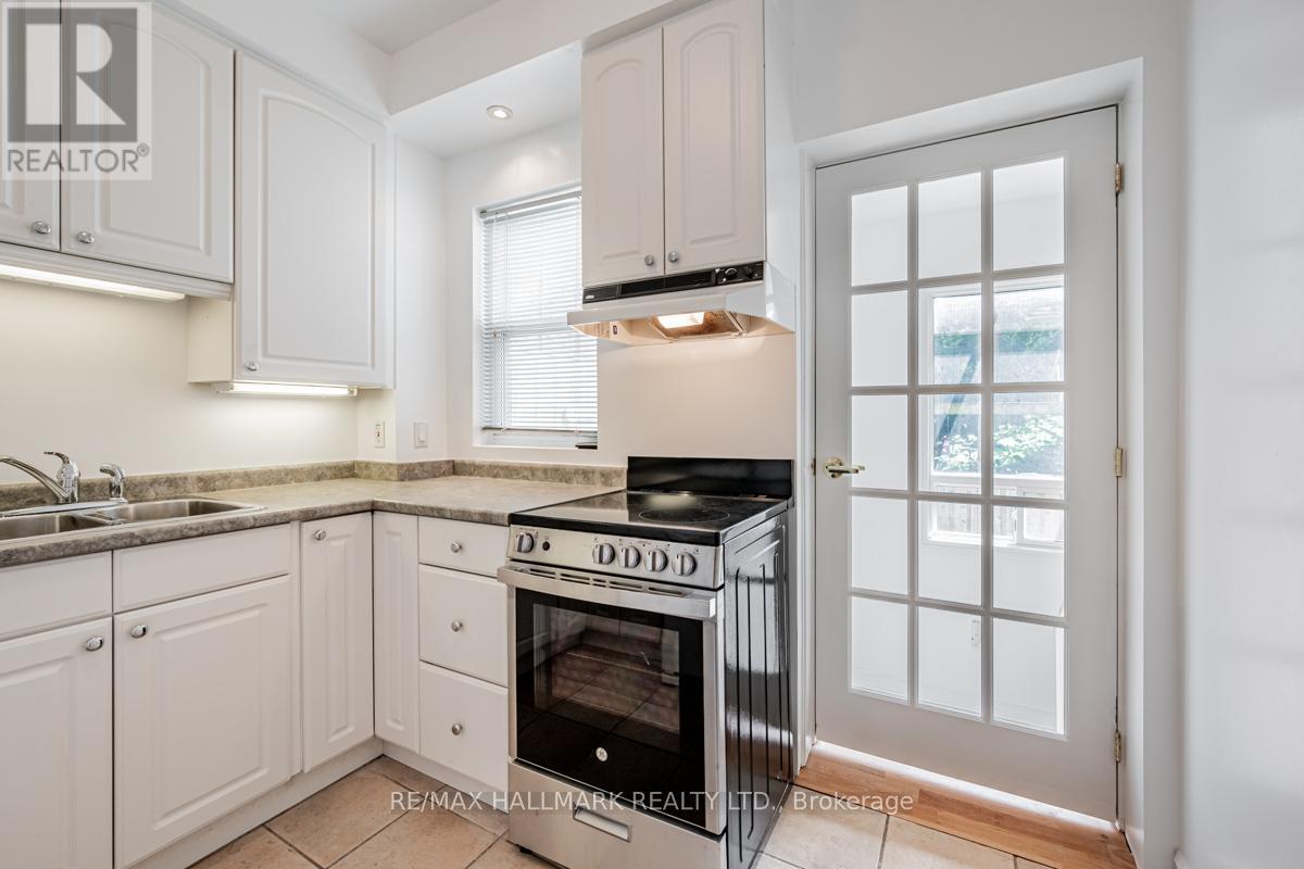2 - 47 Manchester Avenue, Toronto, Ontario  M6G 1V4 - Photo 8 - W13486258