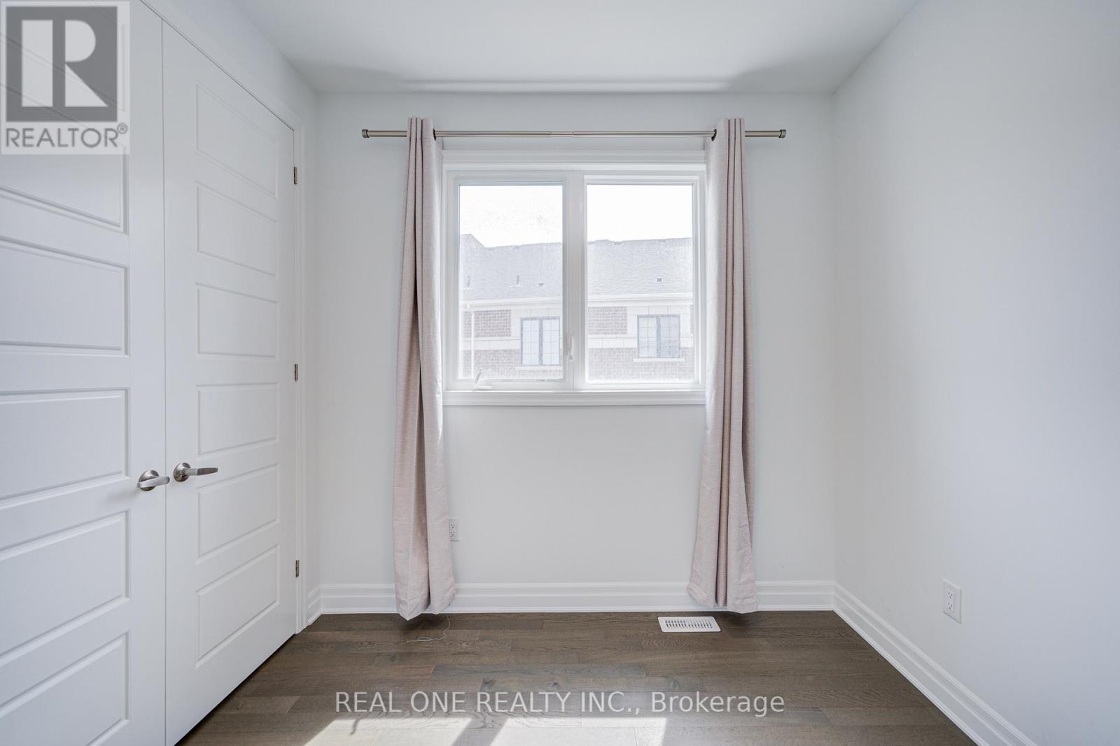 Main (Upper Level) - 1204 Onyx Trail, Oakville, Ontario  L6H 7G1 - Photo 32 - W13486280