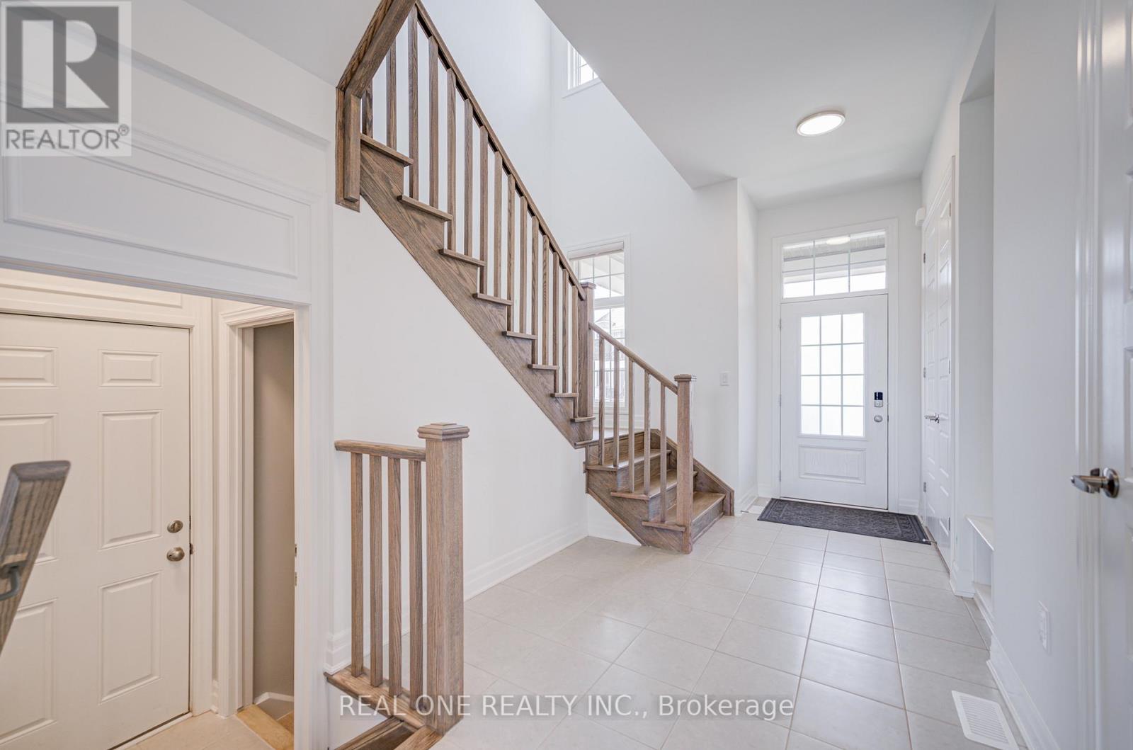 Main (Upper Level) - 1204 Onyx Trail, Oakville, Ontario  L6H 7G1 - Photo 8 - W13486280