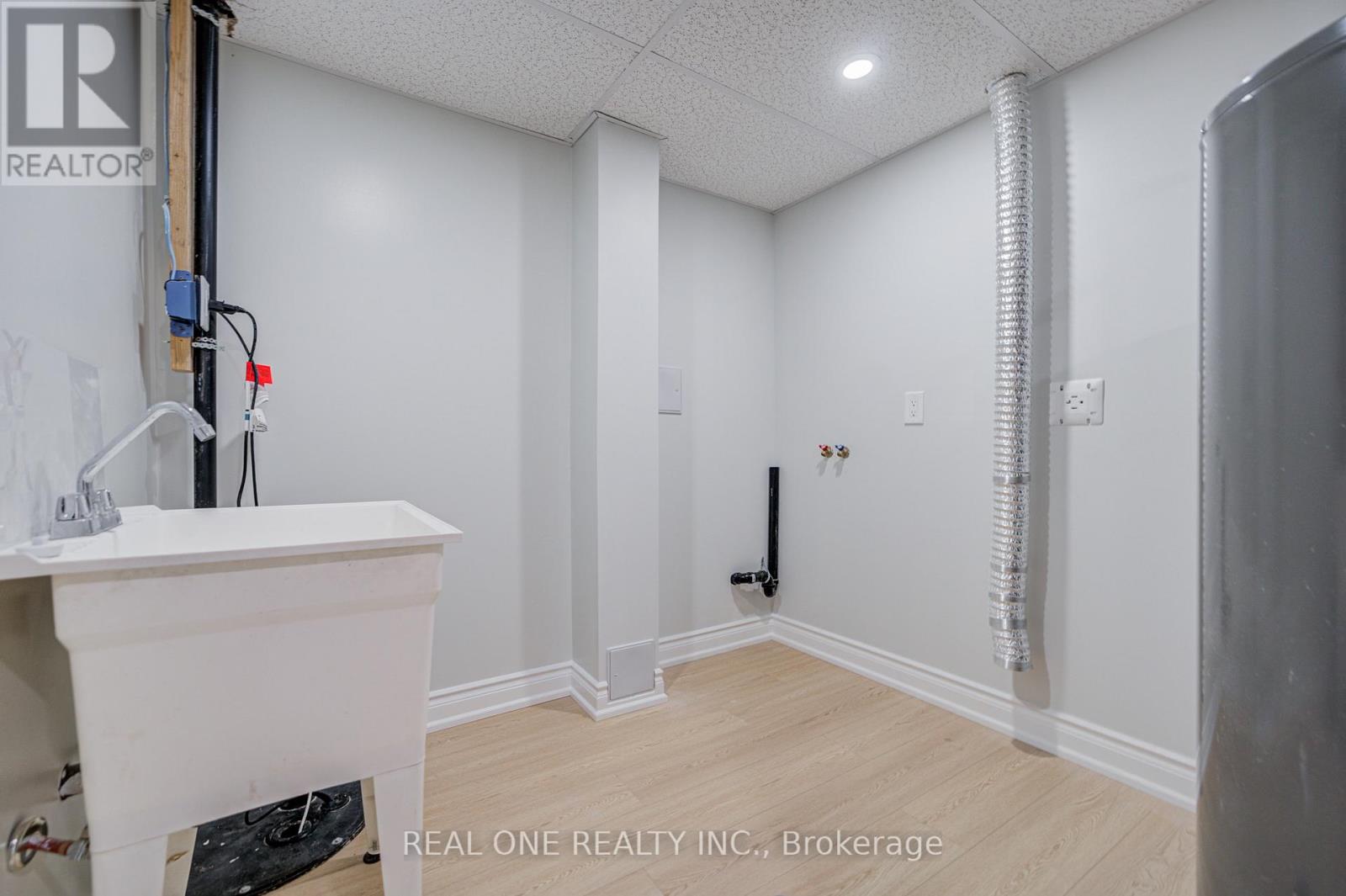 1204 Onyx (Lower Level) Trail, Oakville, Ontario  L6H 7G1 - Photo 6 - W13486286