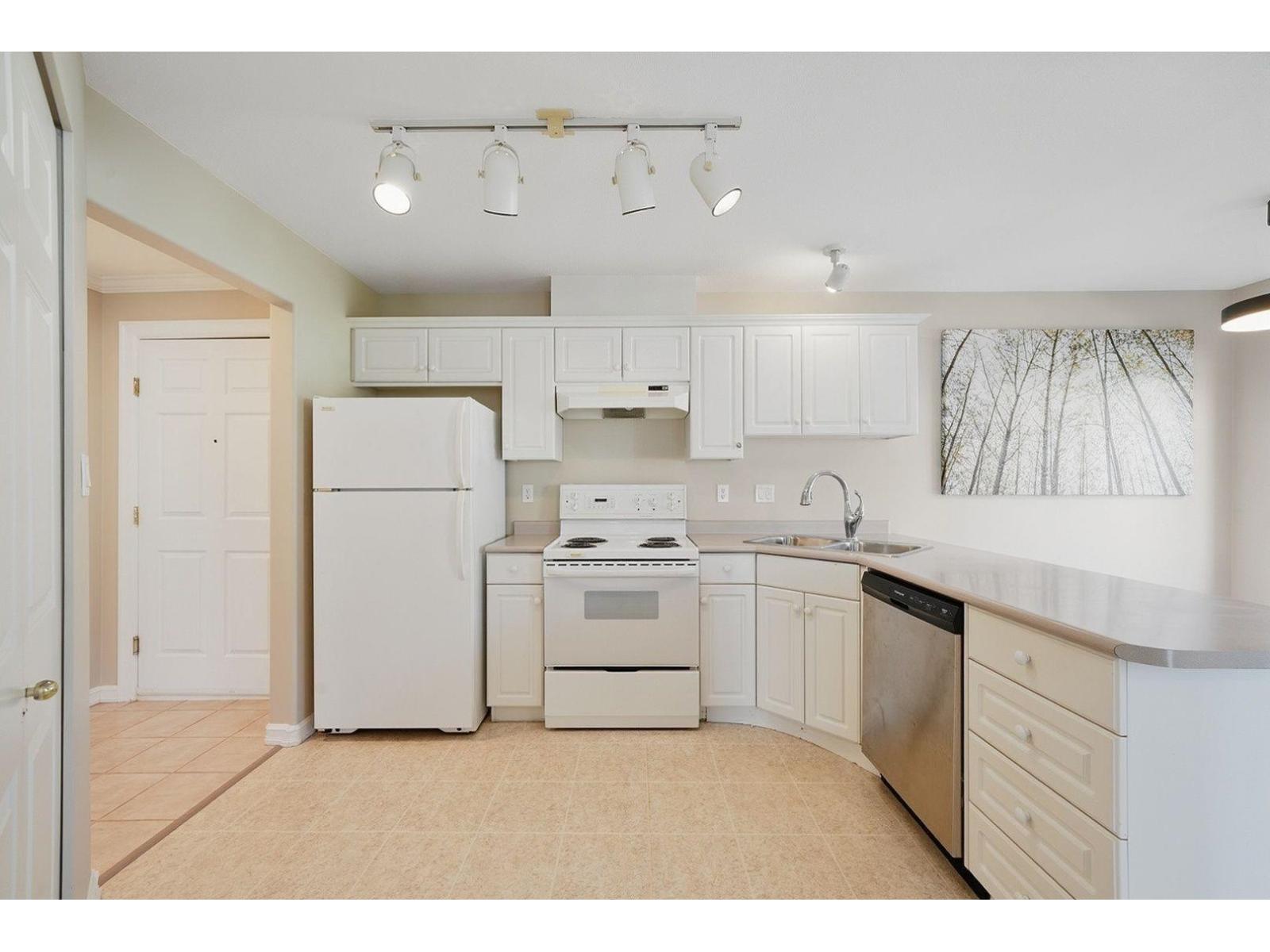 201 2772 Clearbrook Road, Abbotsford, British Columbia  V2T 6N6 - Photo 2 - R3139703