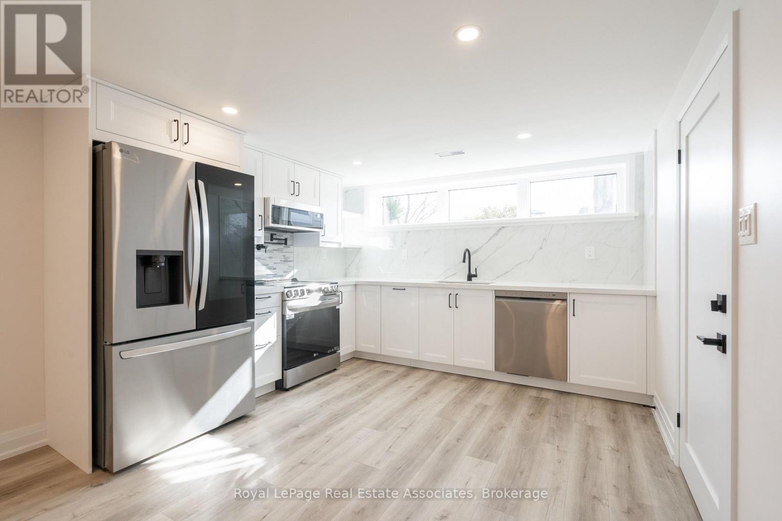 259 Fernwood Crescent, Hamilton, Ontario  L8T 3L7 - Photo 3 - X13486318