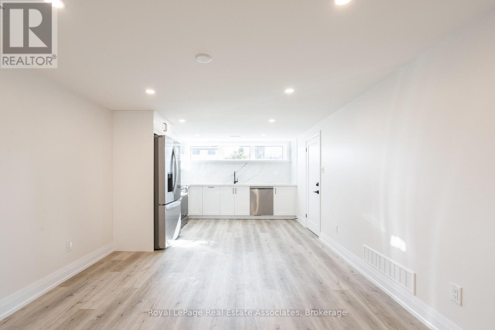 259 Fernwood Crescent, Hamilton, Ontario  L8T 3L7 - Photo 4 - X13486318