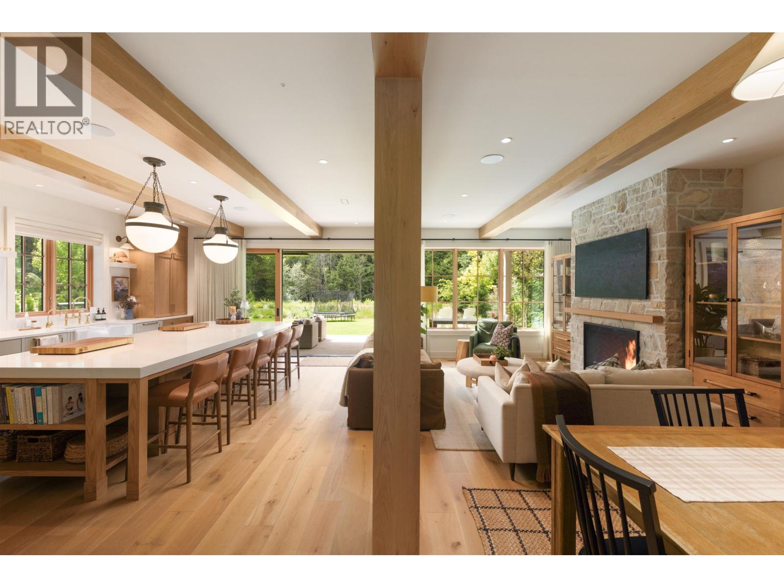 7249 S Fitzsimmons Road, Whistler, British Columbia  V8E 0E6 - Photo 2 - R3139796
