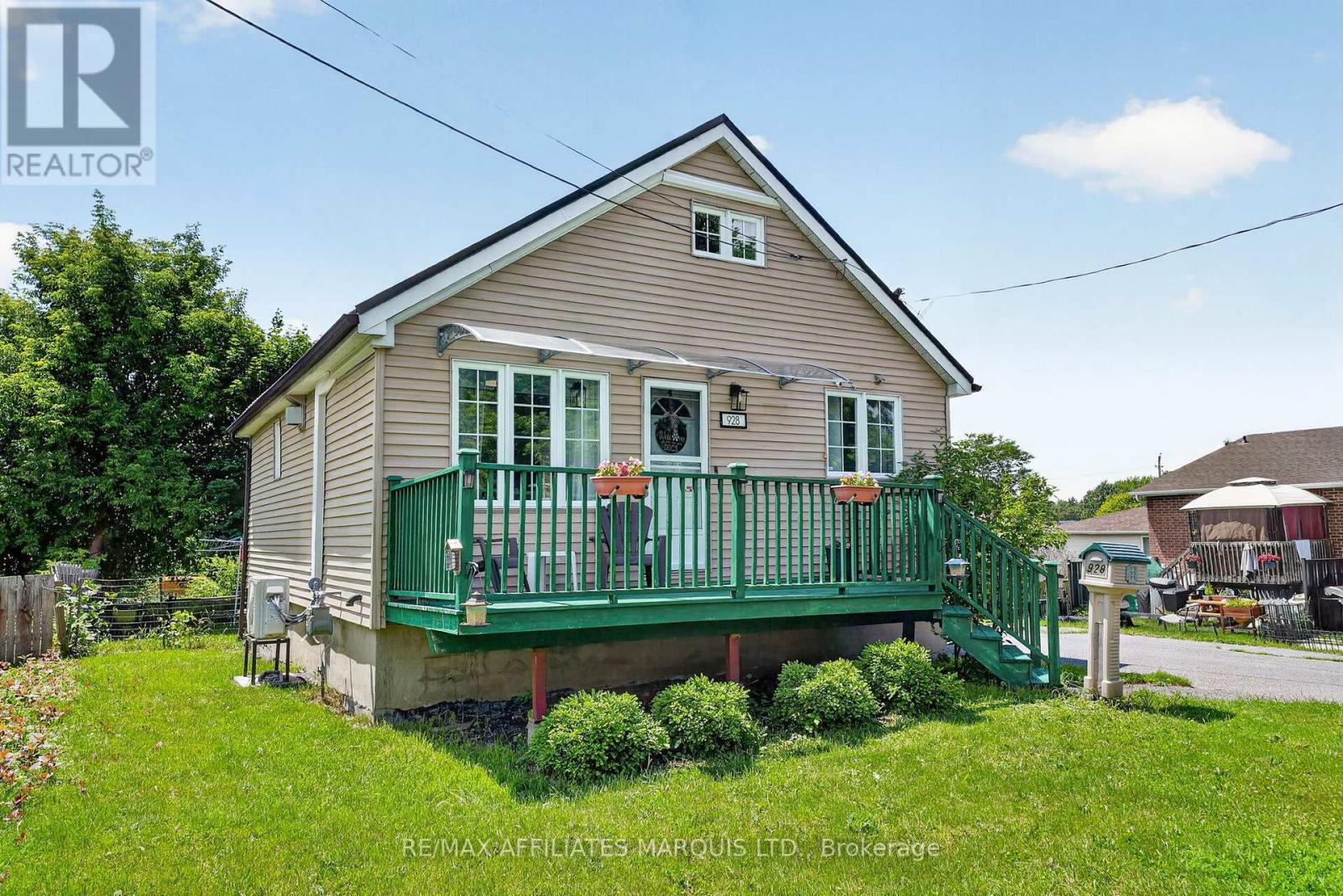 928 Pacific Lane, Cornwall, Ontario K6H 3Y9 - Photo 2 - X13486408