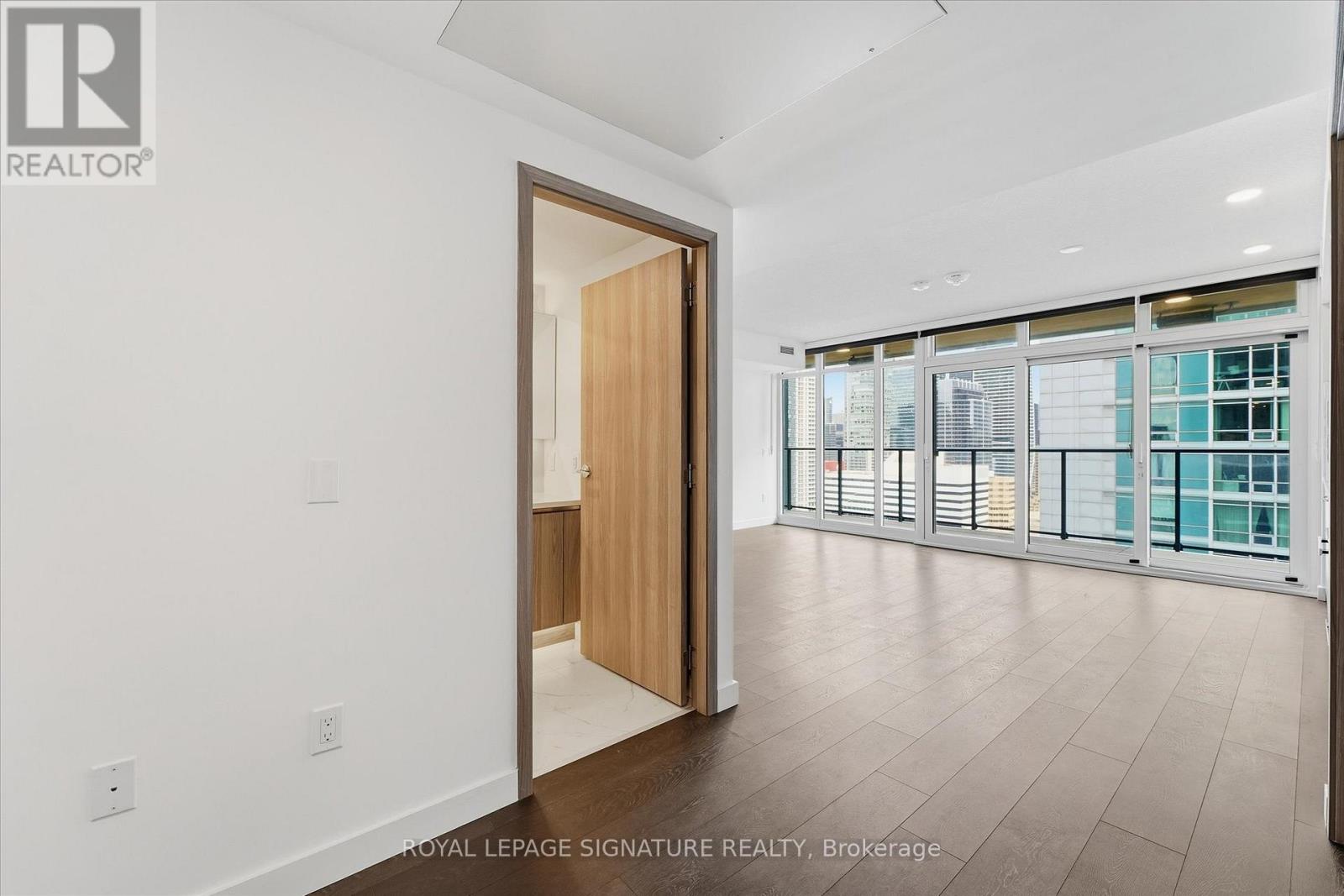 3003 - 1 Concord Cityplace Way, Toronto, Ontario  M5V 0T5 - Photo 3 - C13486494