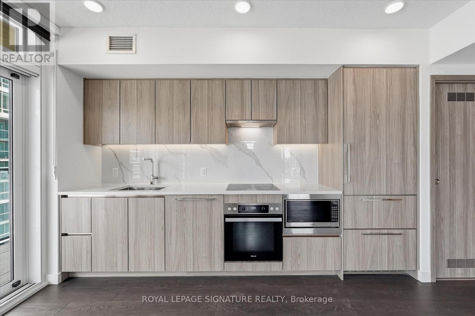 3003 - 1 Concord Cityplace Way, Toronto, Ontario  M5V 0T5 - Photo 7 - C13486494