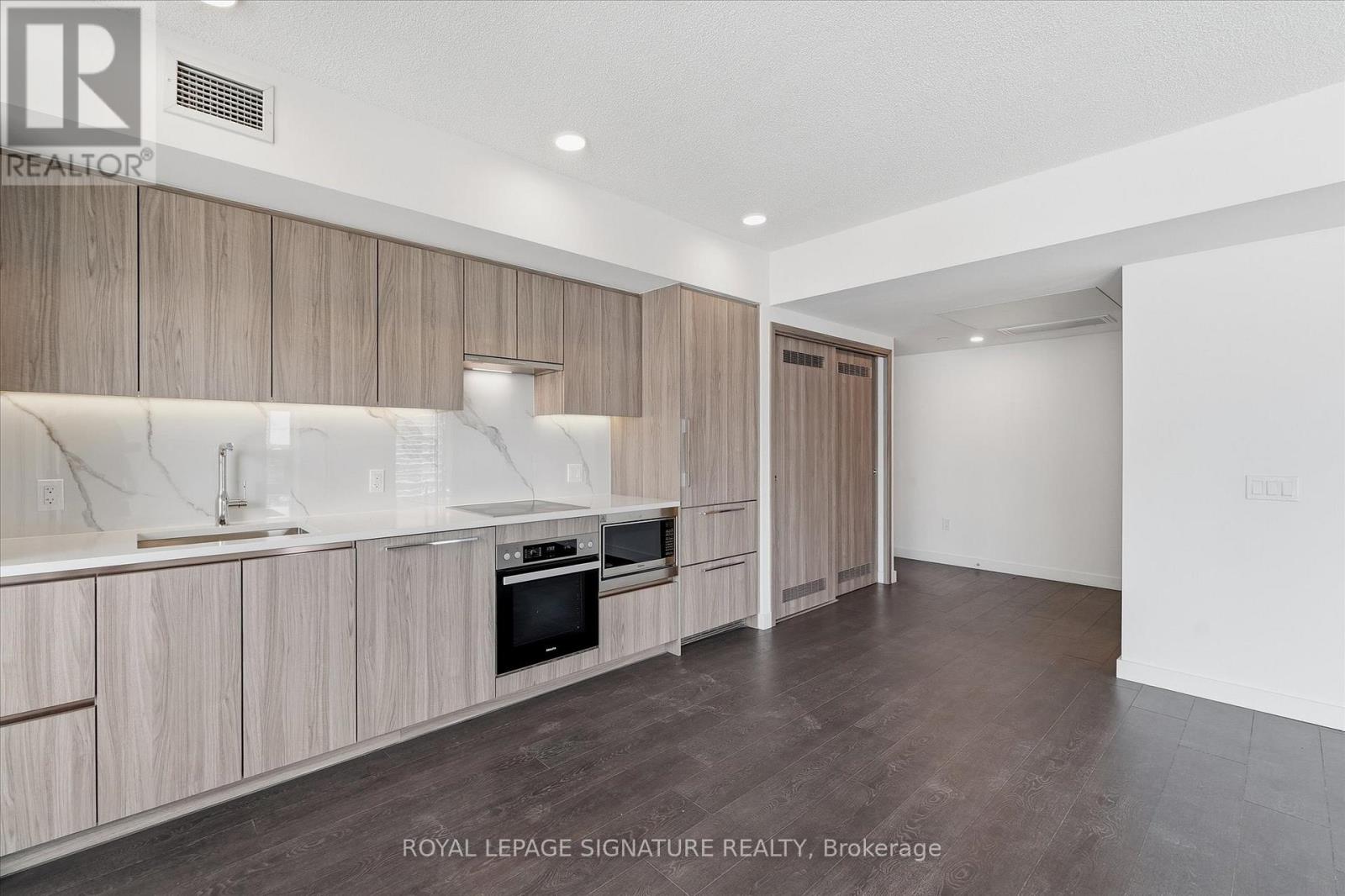 3003 - 1 Concord Cityplace Way, Toronto, Ontario  M5V 0T5 - Photo 8 - C13486494