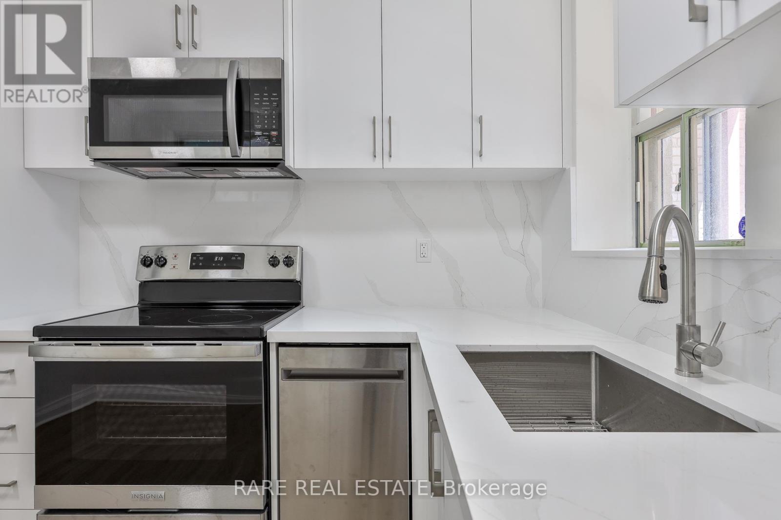 B - 2367 1/2 Queen Street, Toronto, Ontario  M4E 1H2 - Photo 10 - E13486442