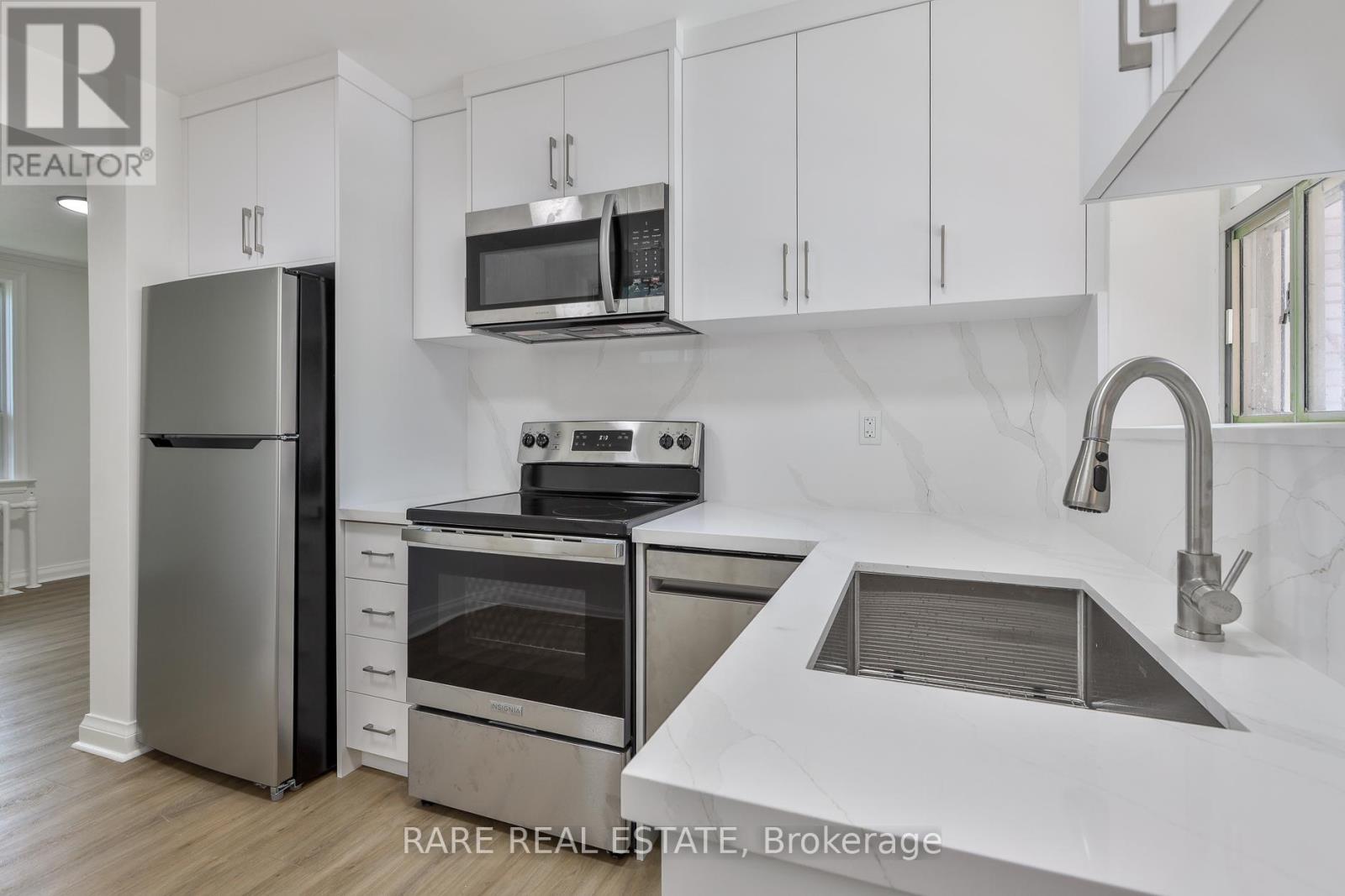 B - 2367 1/2 Queen Street, Toronto, Ontario  M4E 1H2 - Photo 11 - E13486442