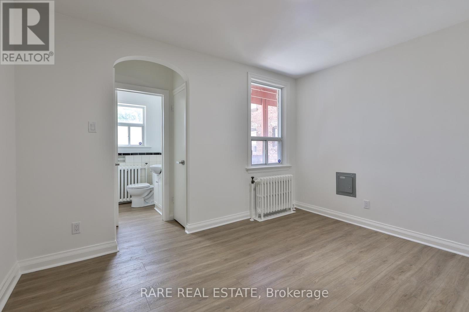 B - 2367 1/2 Queen Street, Toronto, Ontario  M4E 1H2 - Photo 17 - E13486442