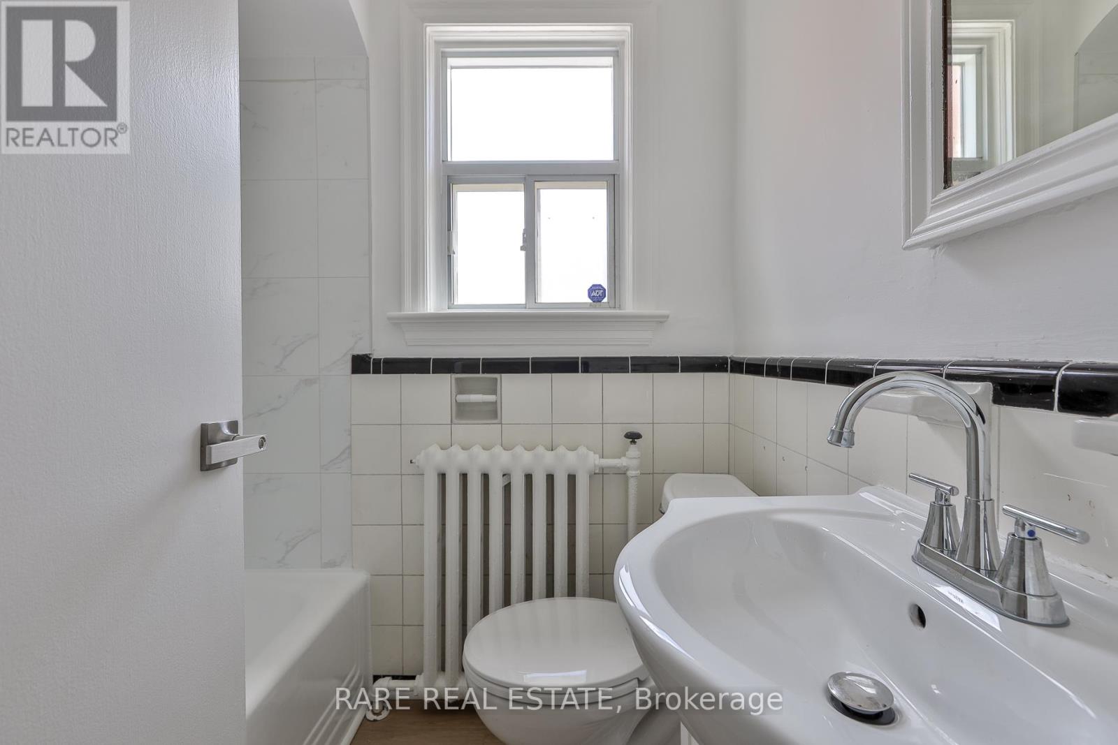 B - 2367 1/2 Queen Street, Toronto, Ontario  M4E 1H2 - Photo 19 - E13486442