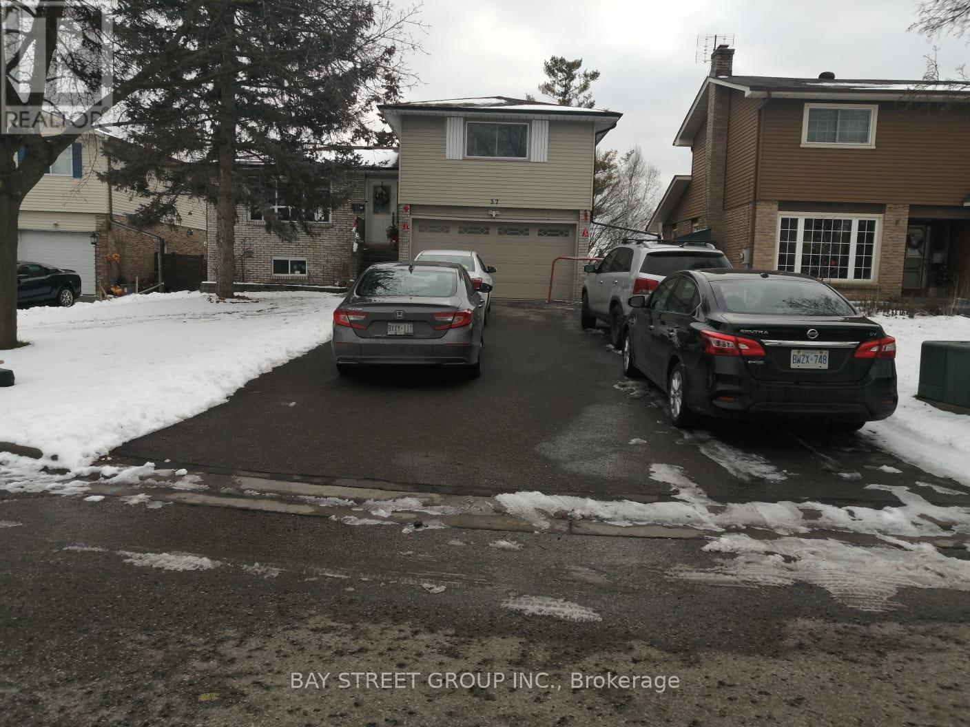 37 CALEDON COURT, Oshawa, Ontario