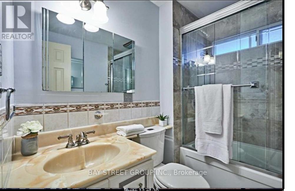37 Caledon Court, Oshawa, Ontario  L1G 7L6 - Photo 4 - E13486506