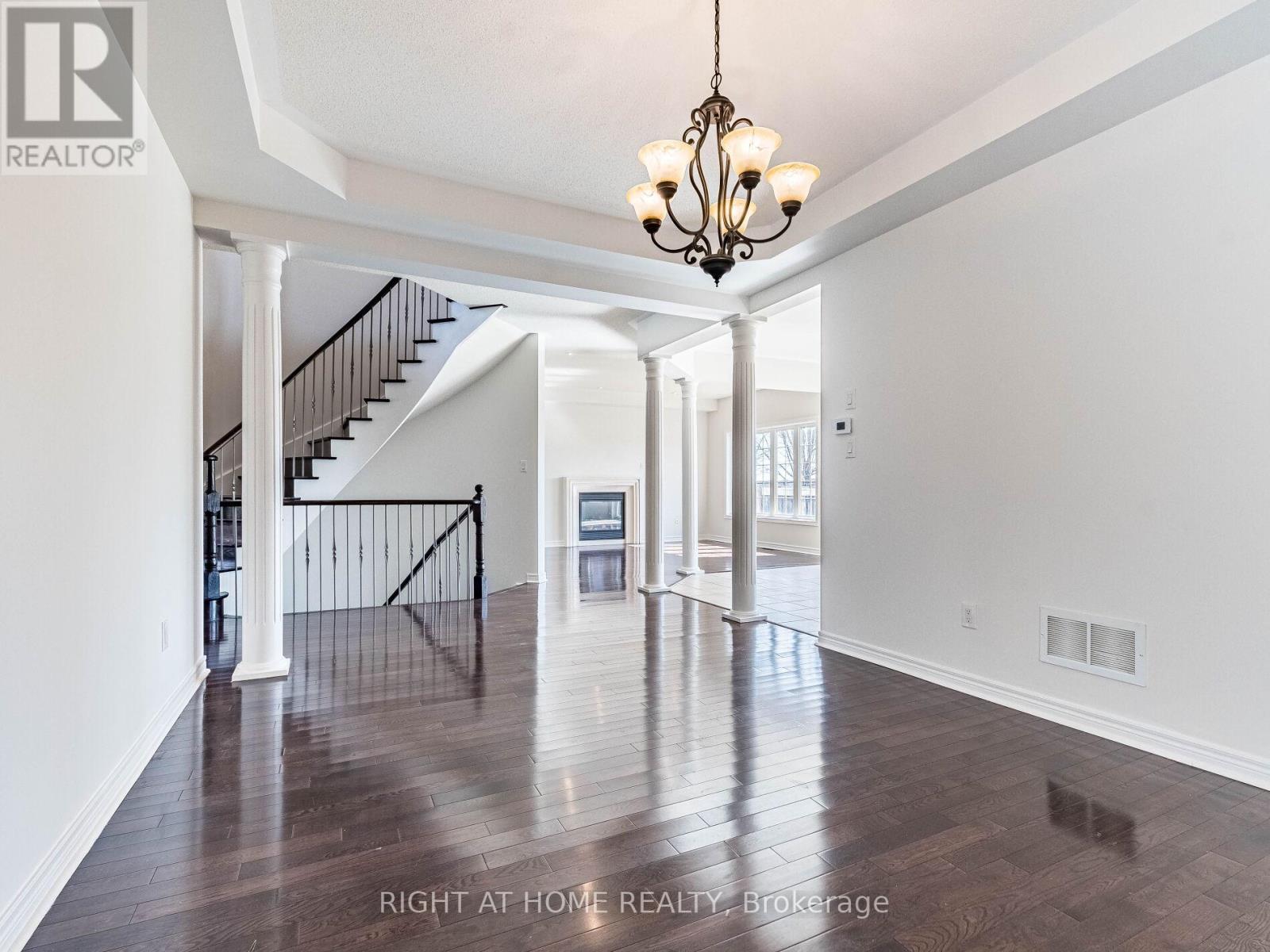 5441 Valhalla Crescent, Mississauga, Ontario  L5M 0K5 - Photo 10 - W13486448