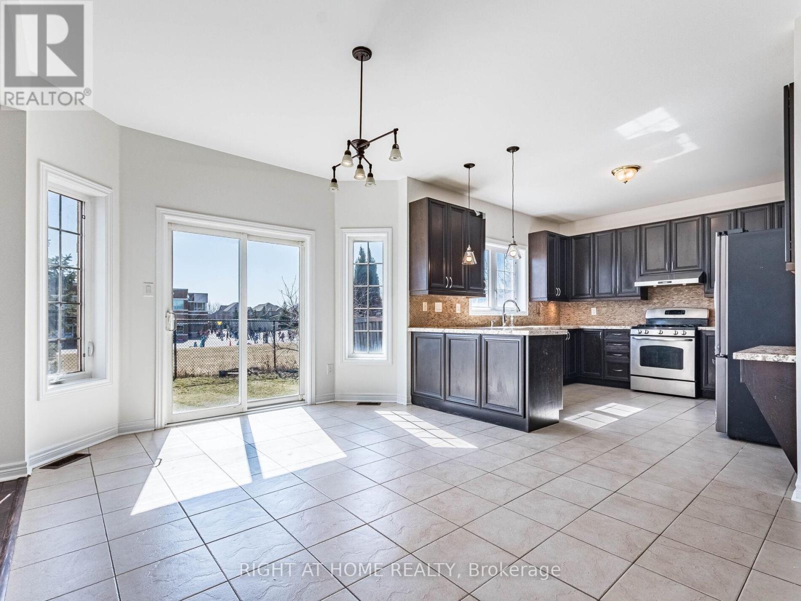 5441 Valhalla Crescent, Mississauga, Ontario  L5M 0K5 - Photo 14 - W13486448