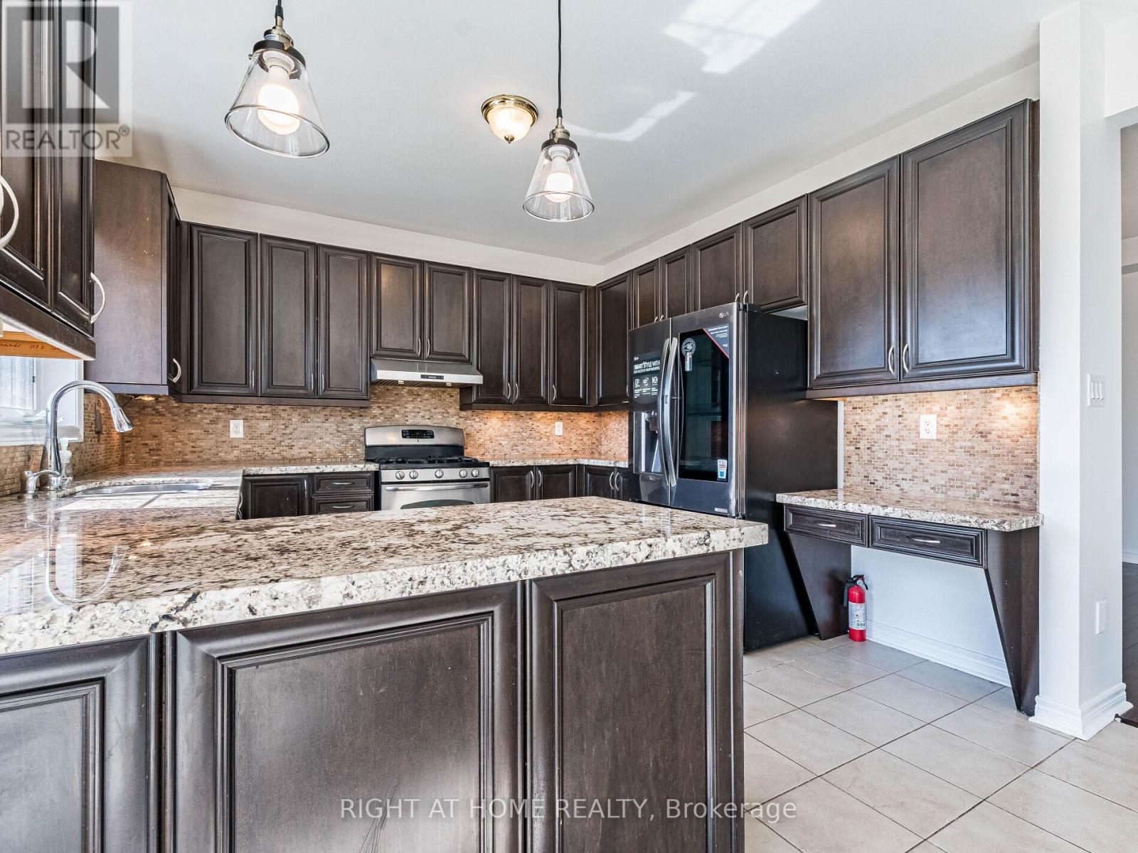 5441 Valhalla Crescent, Mississauga, Ontario  L5M 0K5 - Photo 16 - W13486448