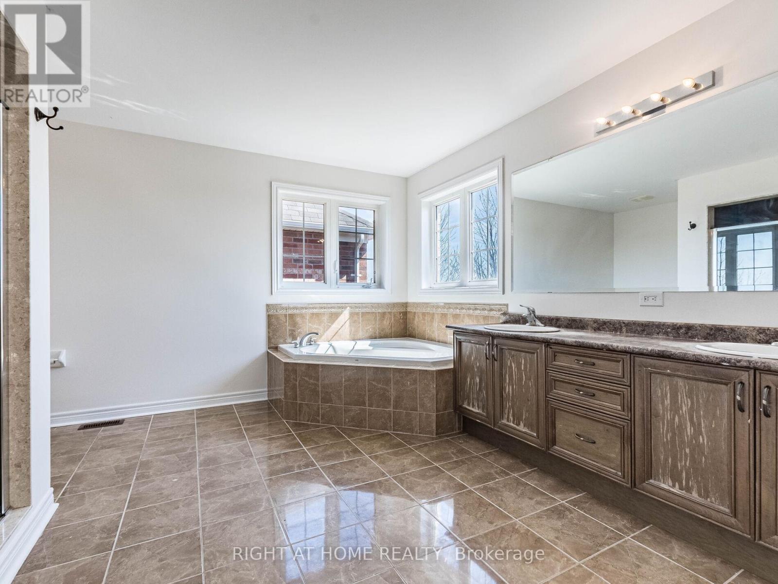 5441 Valhalla Crescent, Mississauga, Ontario  L5M 0K5 - Photo 28 - W13486448