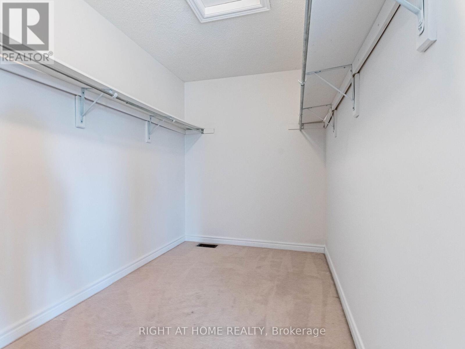 5441 Valhalla Crescent, Mississauga, Ontario  L5M 0K5 - Photo 29 - W13486448