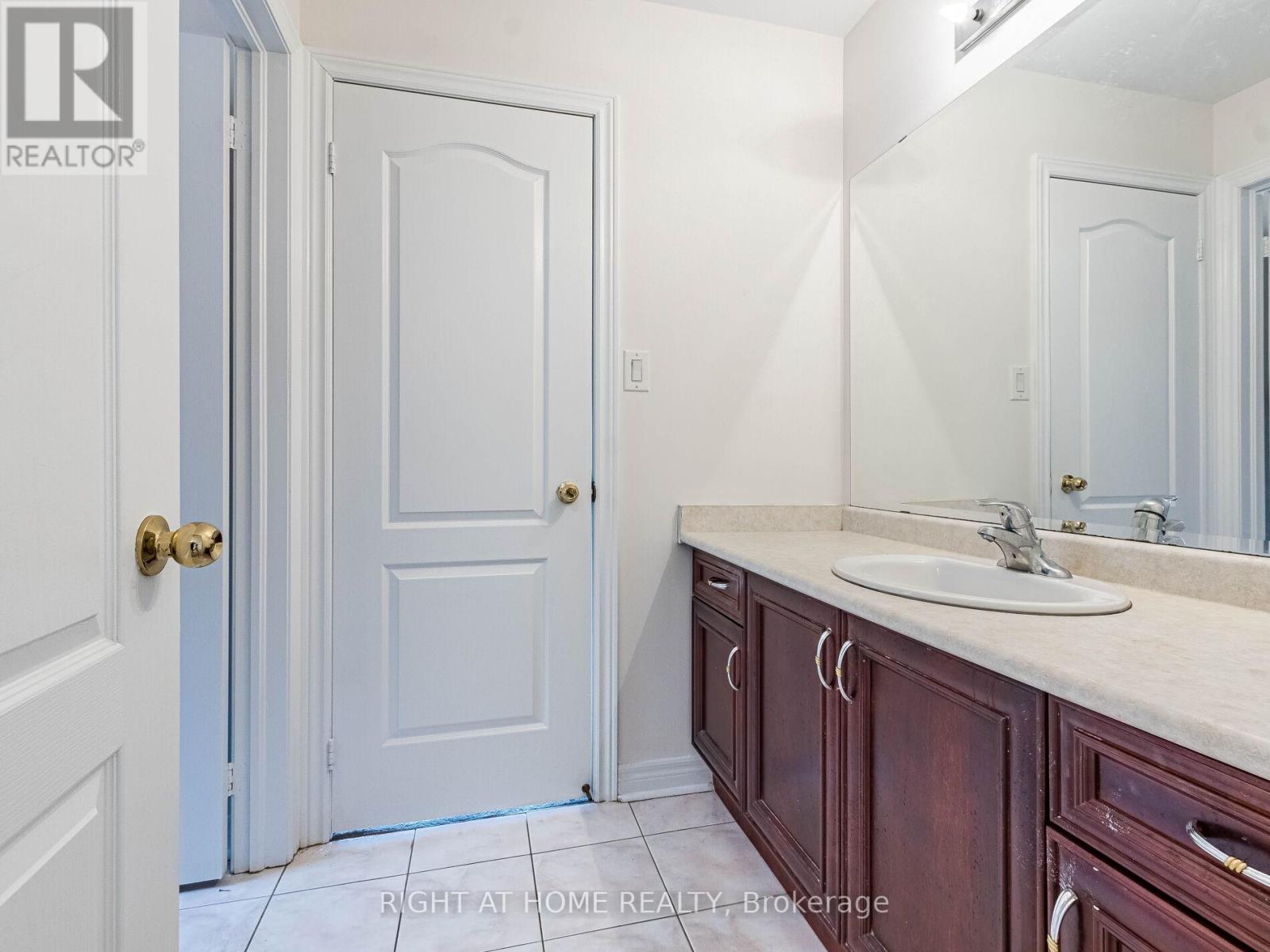 5441 Valhalla Crescent, Mississauga, Ontario  L5M 0K5 - Photo 34 - W13486448