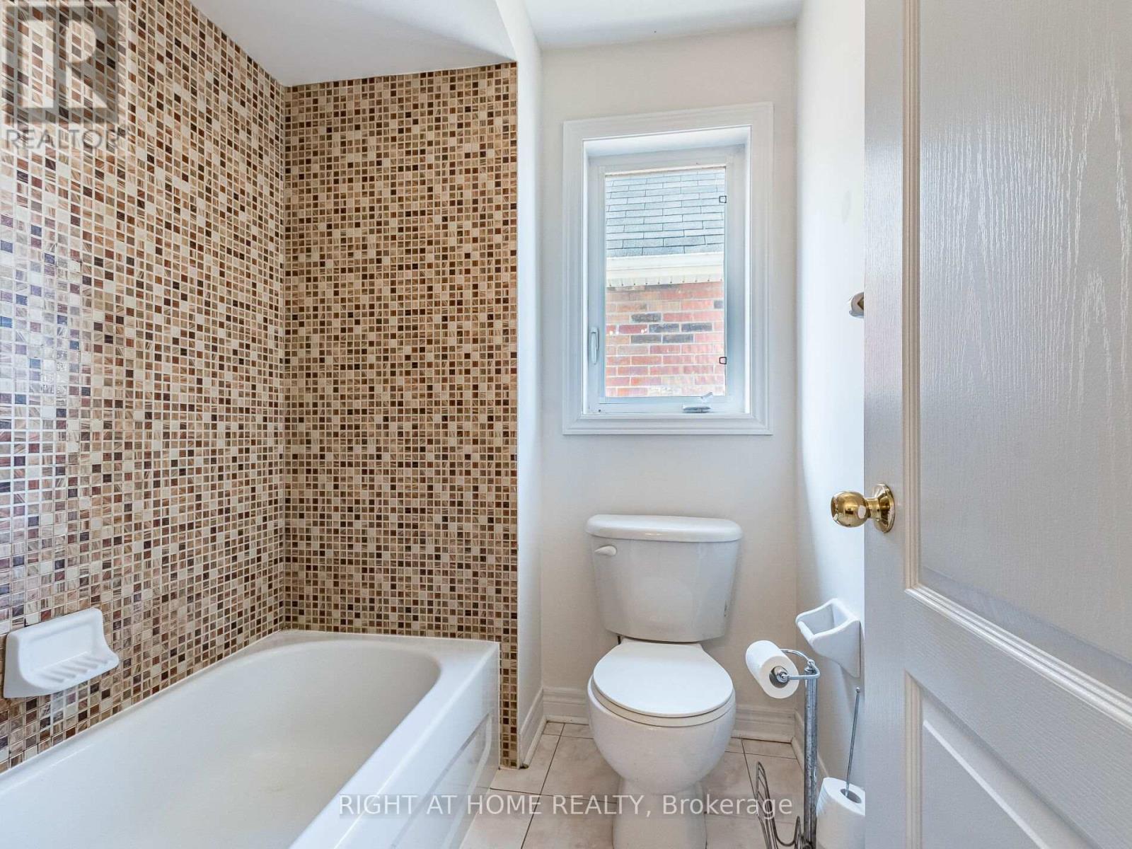 5441 Valhalla Crescent, Mississauga, Ontario  L5M 0K5 - Photo 35 - W13486448