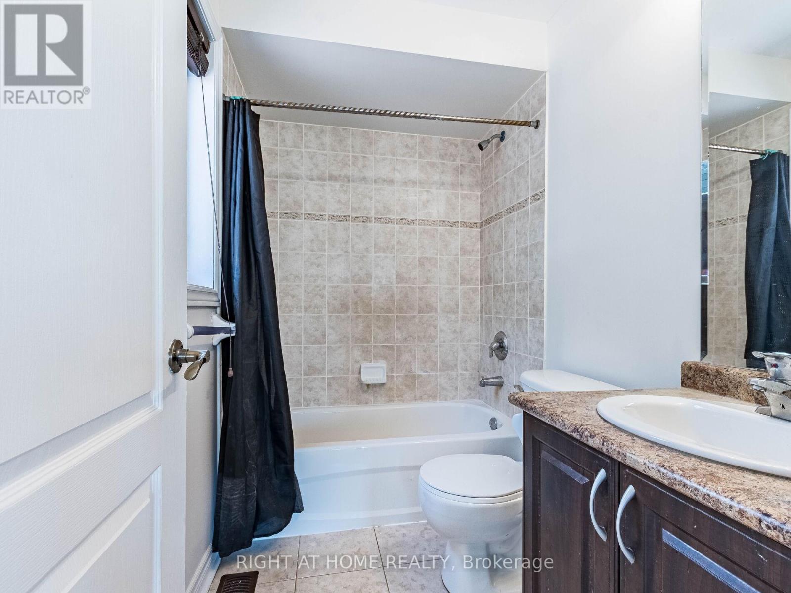 5441 Valhalla Crescent, Mississauga, Ontario  L5M 0K5 - Photo 38 - W13486448