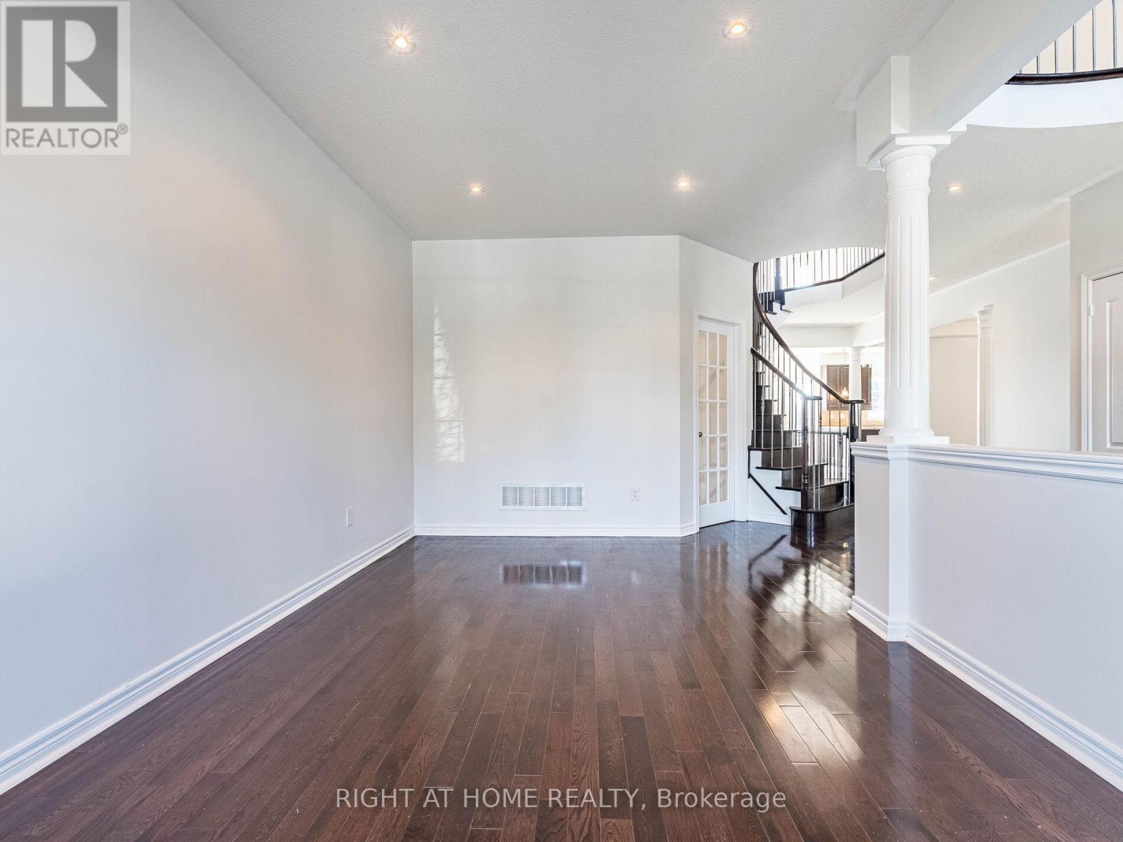 5441 Valhalla Crescent, Mississauga, Ontario  L5M 0K5 - Photo 7 - W13486448