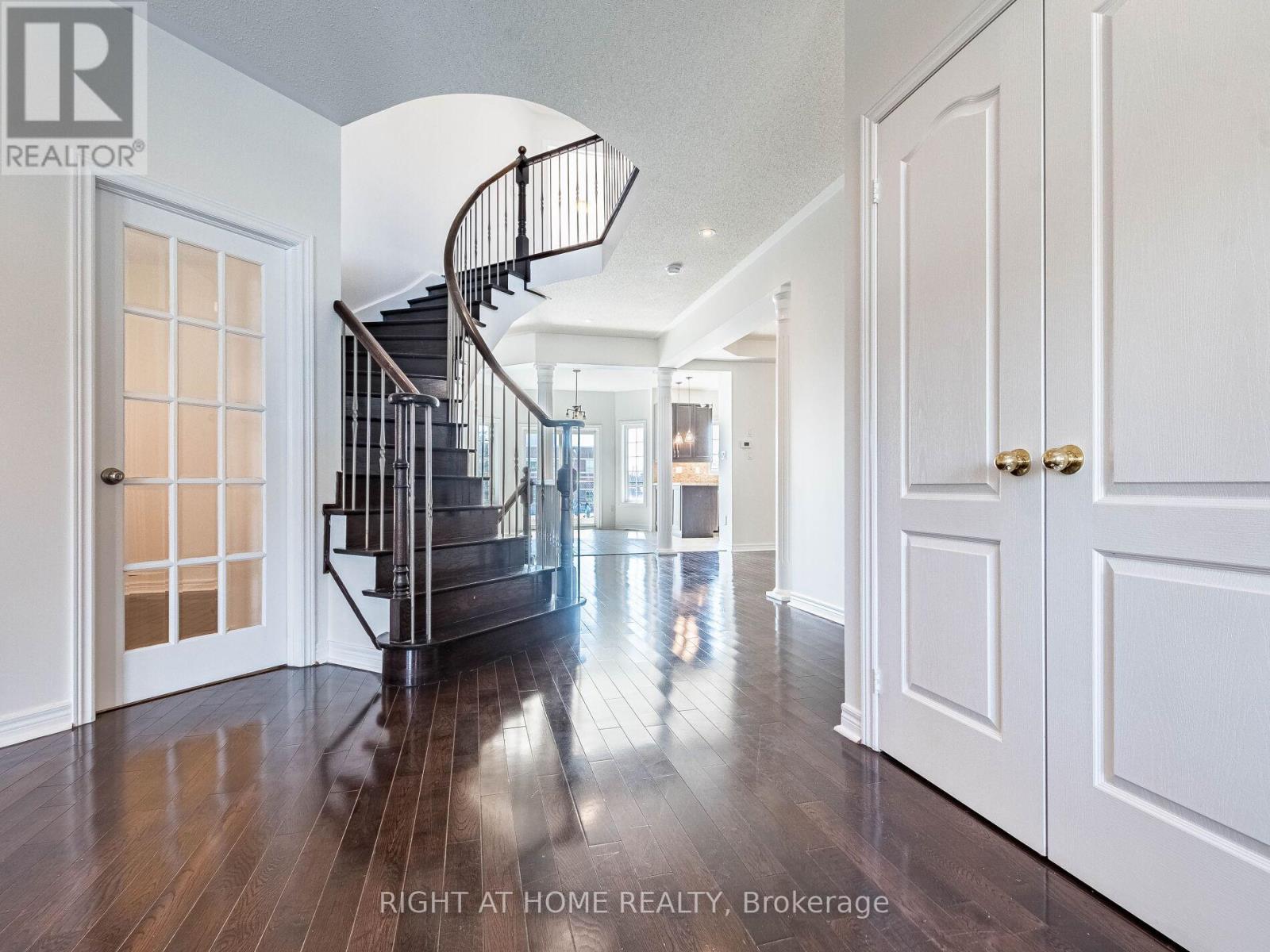 5441 Valhalla Crescent, Mississauga, Ontario  L5M 0K5 - Photo 8 - W13486448