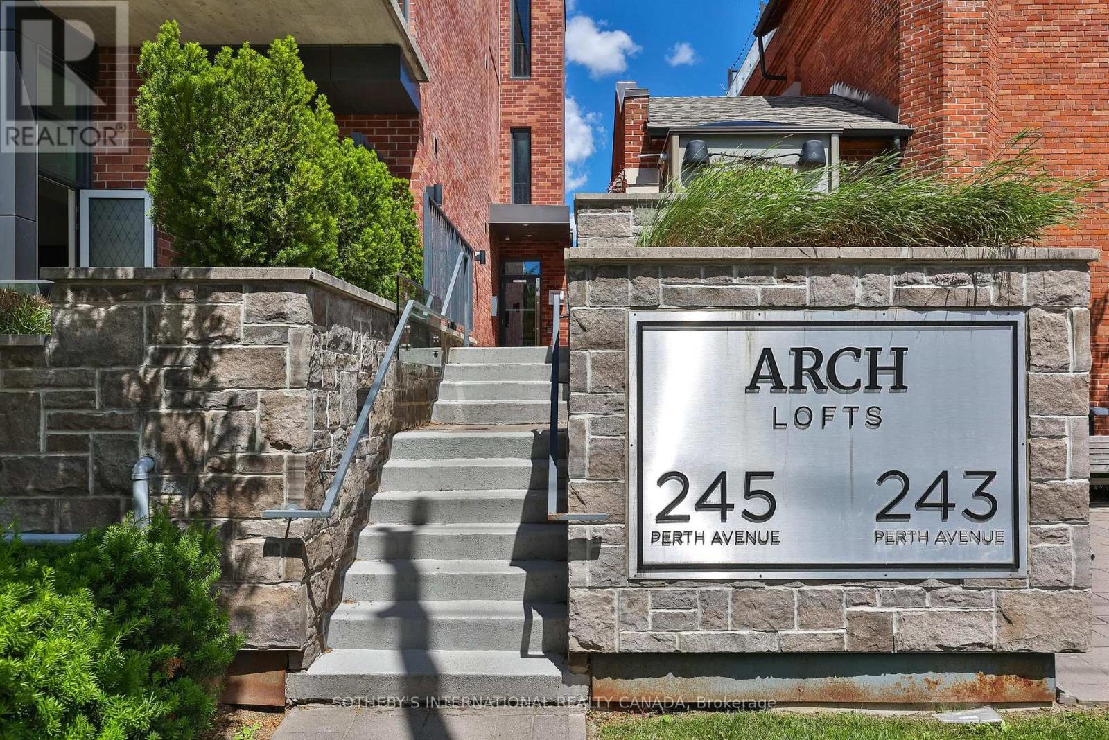 104 - 245 Perth Avenue N, Toronto, Ontario  M6P 3X9 - Photo 3 - W13486464