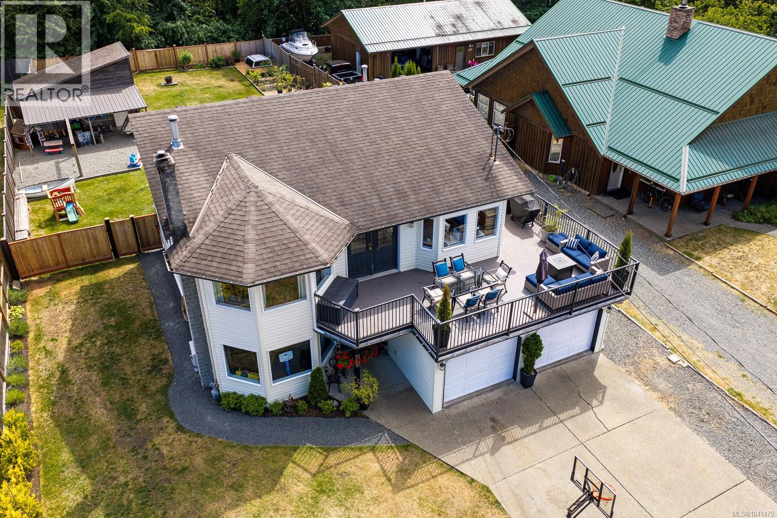 2613 Derwent Ave, Cumberland, British Columbia  V0R 1S0 - Photo 2 - 1041475