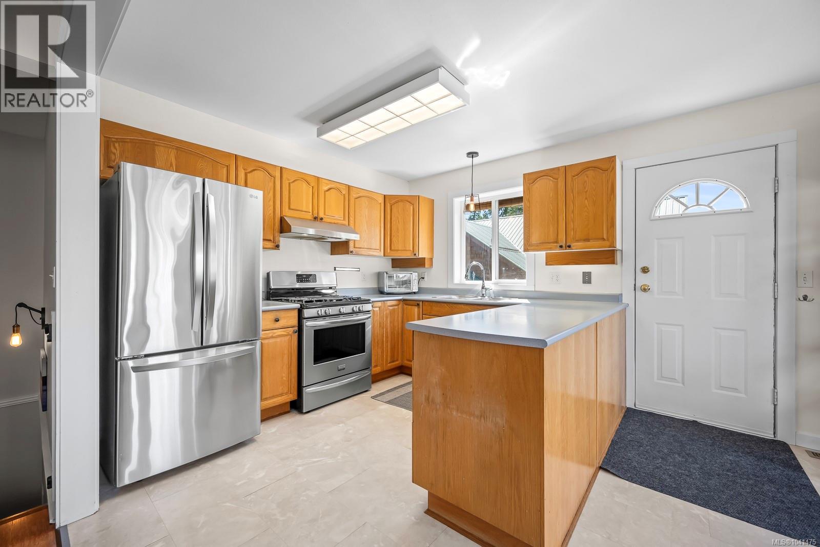 2613 Derwent Ave, Cumberland, British Columbia  V0R 1S0 - Photo 47 - 1041475