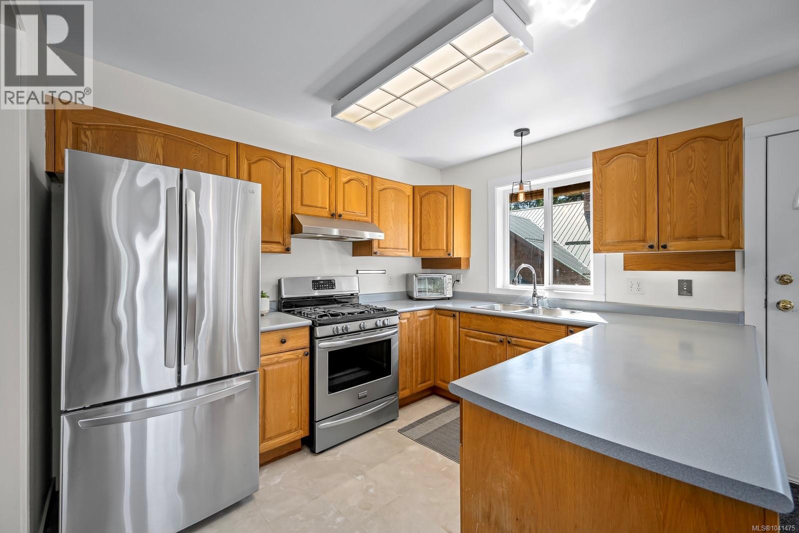 2613 Derwent Ave, Cumberland, British Columbia  V0R 1S0 - Photo 48 - 1041475