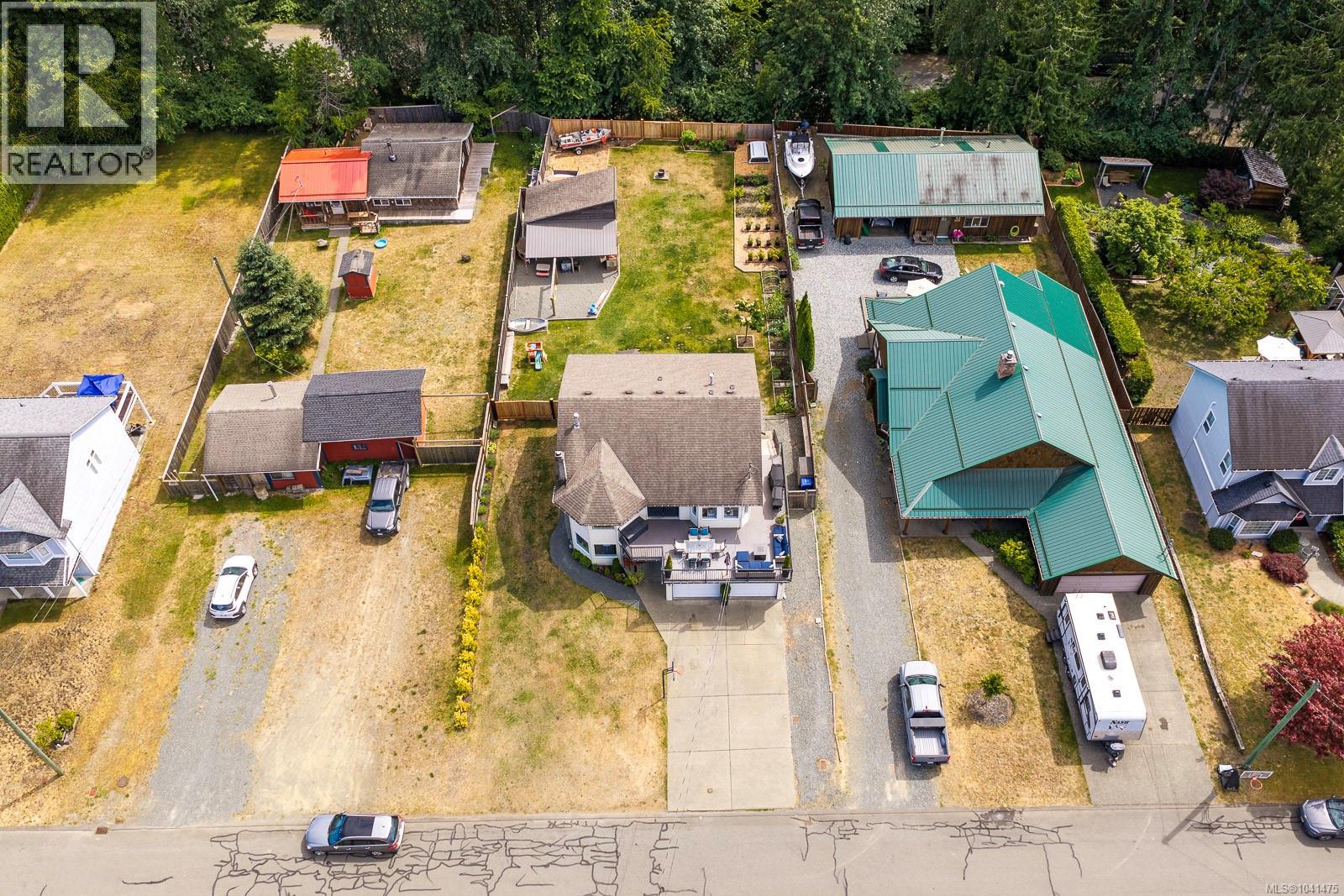 2613 Derwent Ave, Cumberland, British Columbia  V0R 1S0 - Photo 7 - 1041475