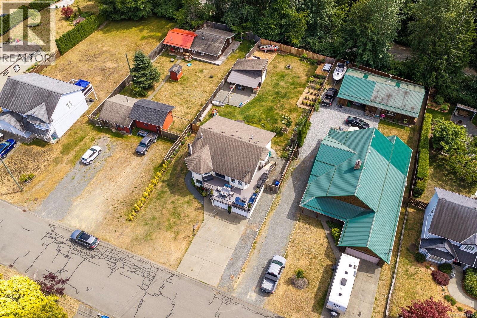 2613 Derwent Ave, Cumberland, British Columbia  V0R 1S0 - Photo 8 - 1041475