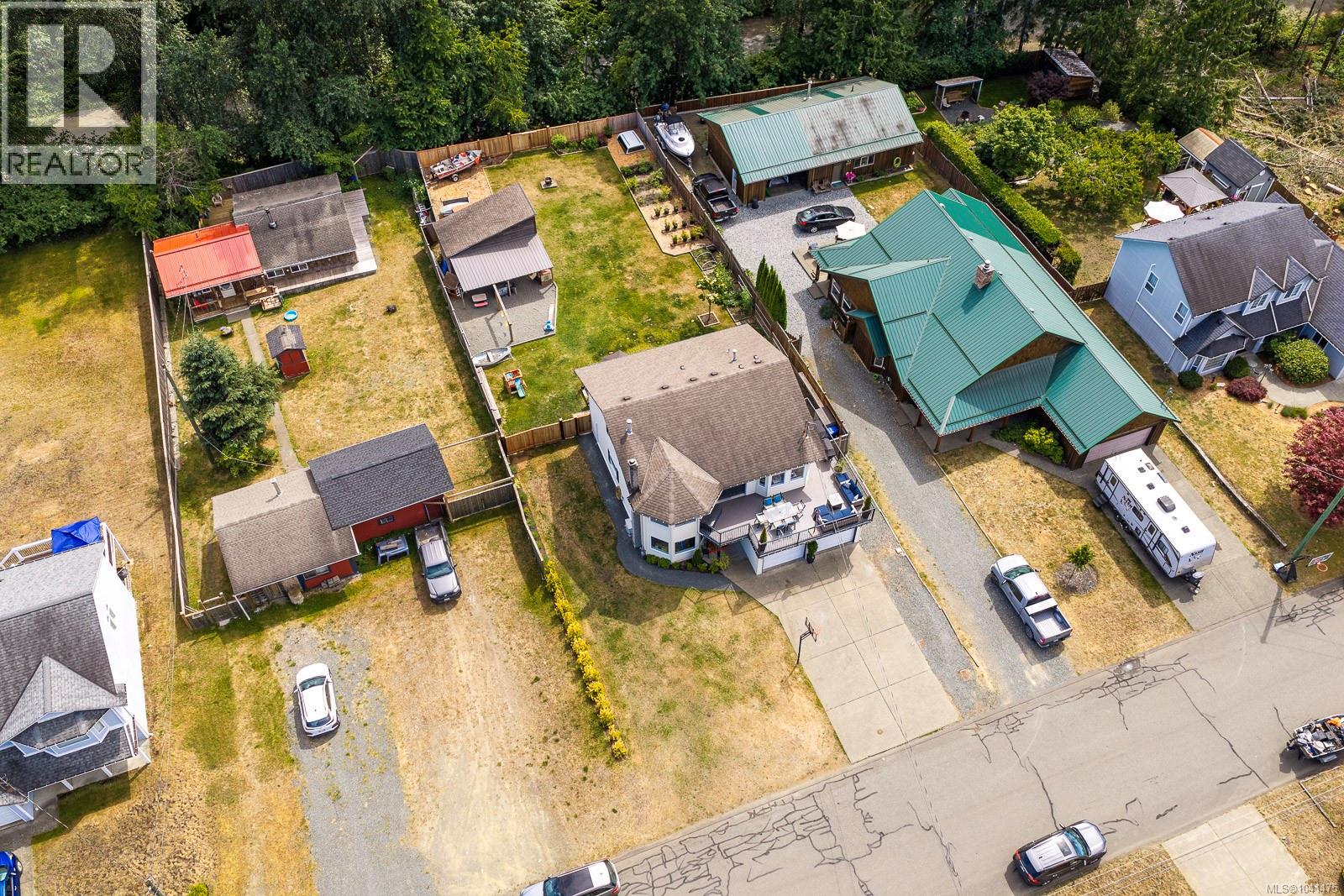 2613 Derwent Ave, Cumberland, British Columbia  V0R 1S0 - Photo 9 - 1041475