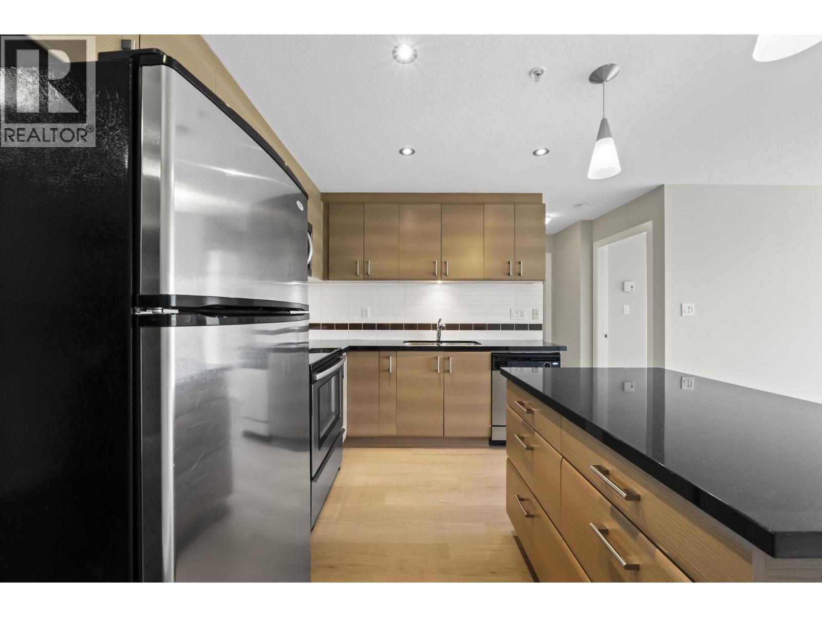 604 12079 Harris Road, Pitt Meadows, British Columbia  V3Y 0C7 - Photo 3 - R3139821
