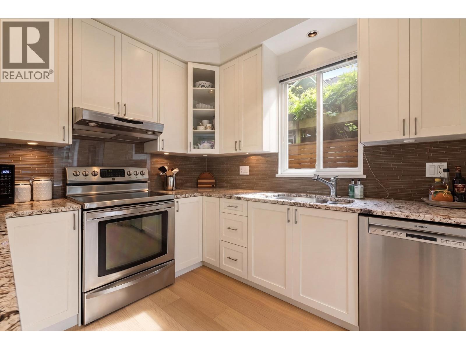 888 E 30th Avenue, Vancouver, British Columbia  V5V 2W1 - Photo 10 - R3139815