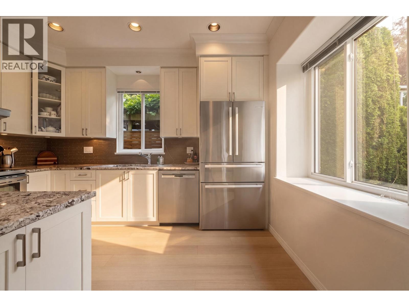 888 E 30th Avenue, Vancouver, British Columbia  V5V 2W1 - Photo 11 - R3139815