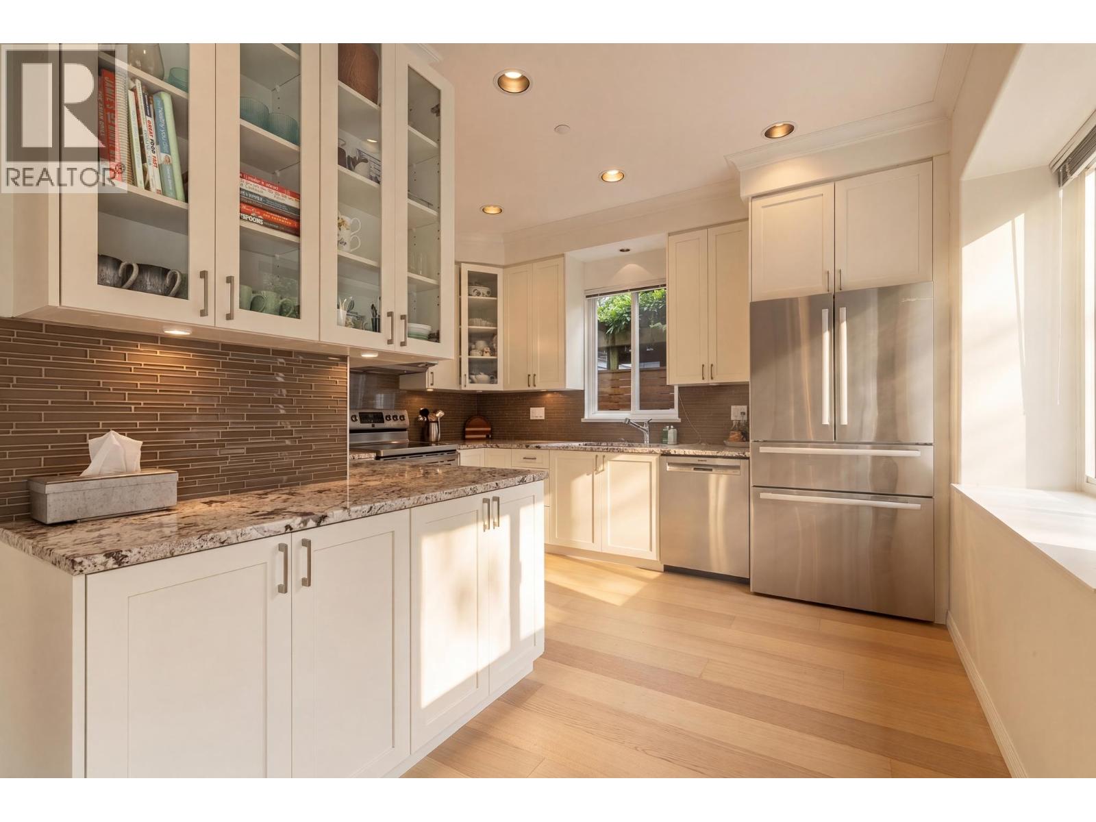 888 E 30th Avenue, Vancouver, British Columbia  V5V 2W1 - Photo 12 - R3139815