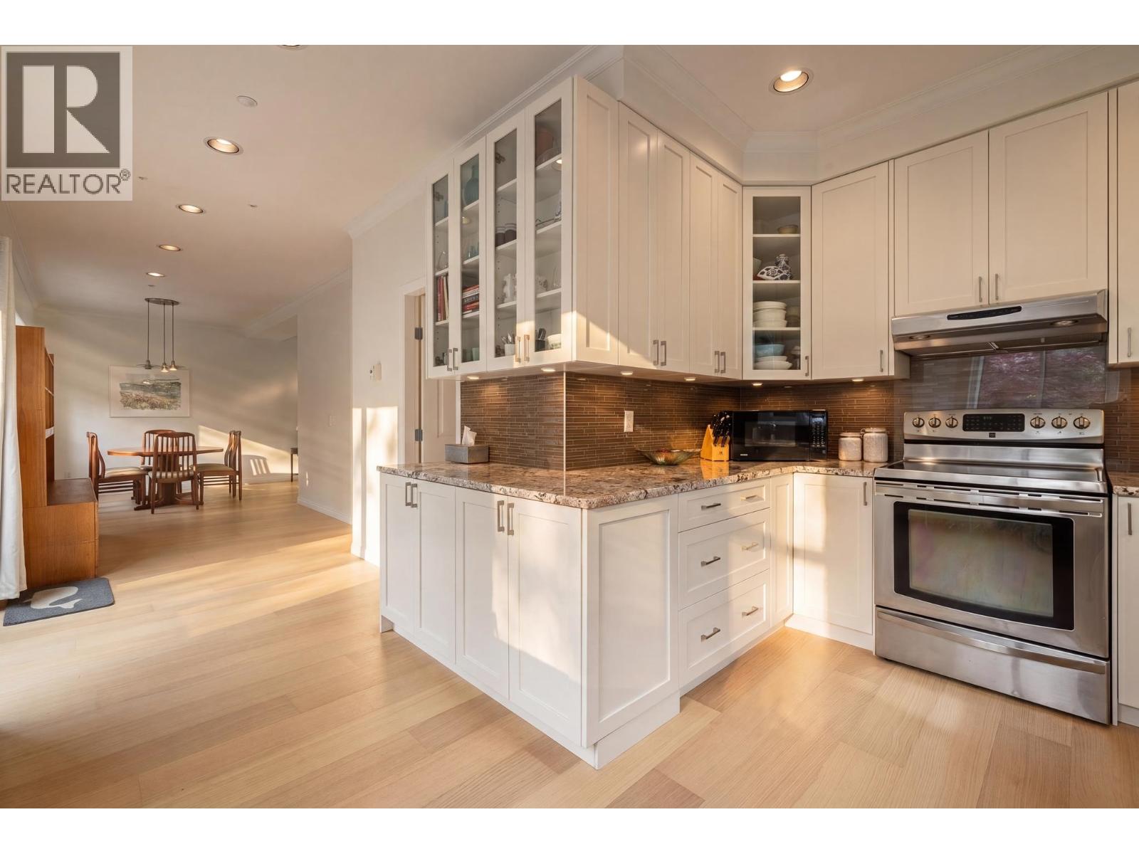 888 E 30th Avenue, Vancouver, British Columbia  V5V 2W1 - Photo 8 - R3139815