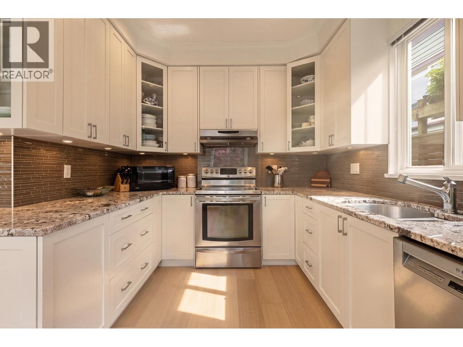 888 E 30th Avenue, Vancouver, British Columbia  V5V 2W1 - Photo 9 - R3139815