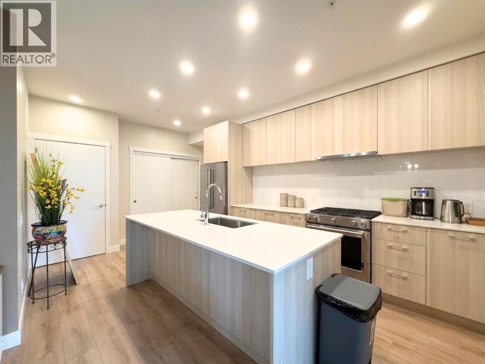 214 721 Anskar Court, Coquitlam, British Columbia  V3J 0L4 - Photo 2 - R3139817