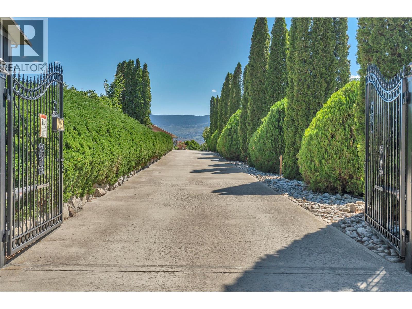 205 West Bench Drive, Penticton, British Columbia  V2A 8X8 - Photo 2 - 10392626