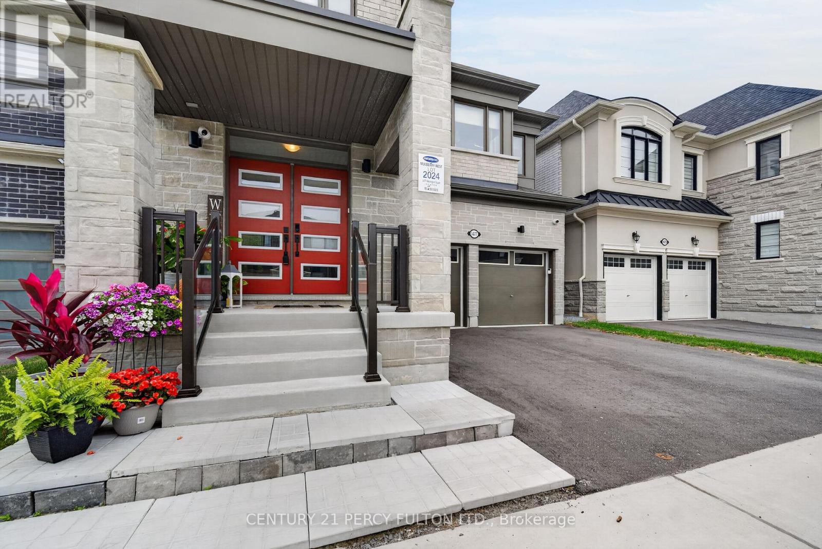 1477 Mockingbird Square, Pickering, Ontario  L1X 0N8 - Photo 4 - E13485722