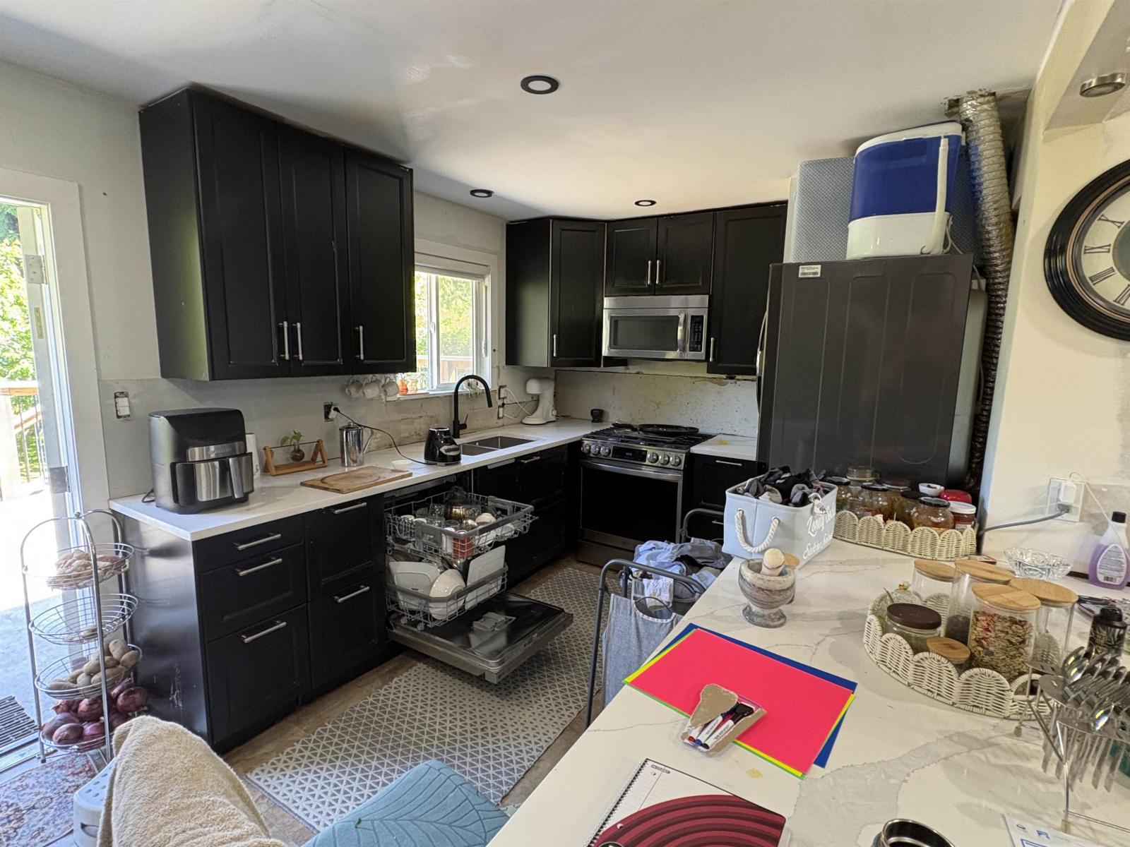 15847 Russell Avenue, White Rock, British Columbia  V4B 2S5 - Photo 3 - R3139834