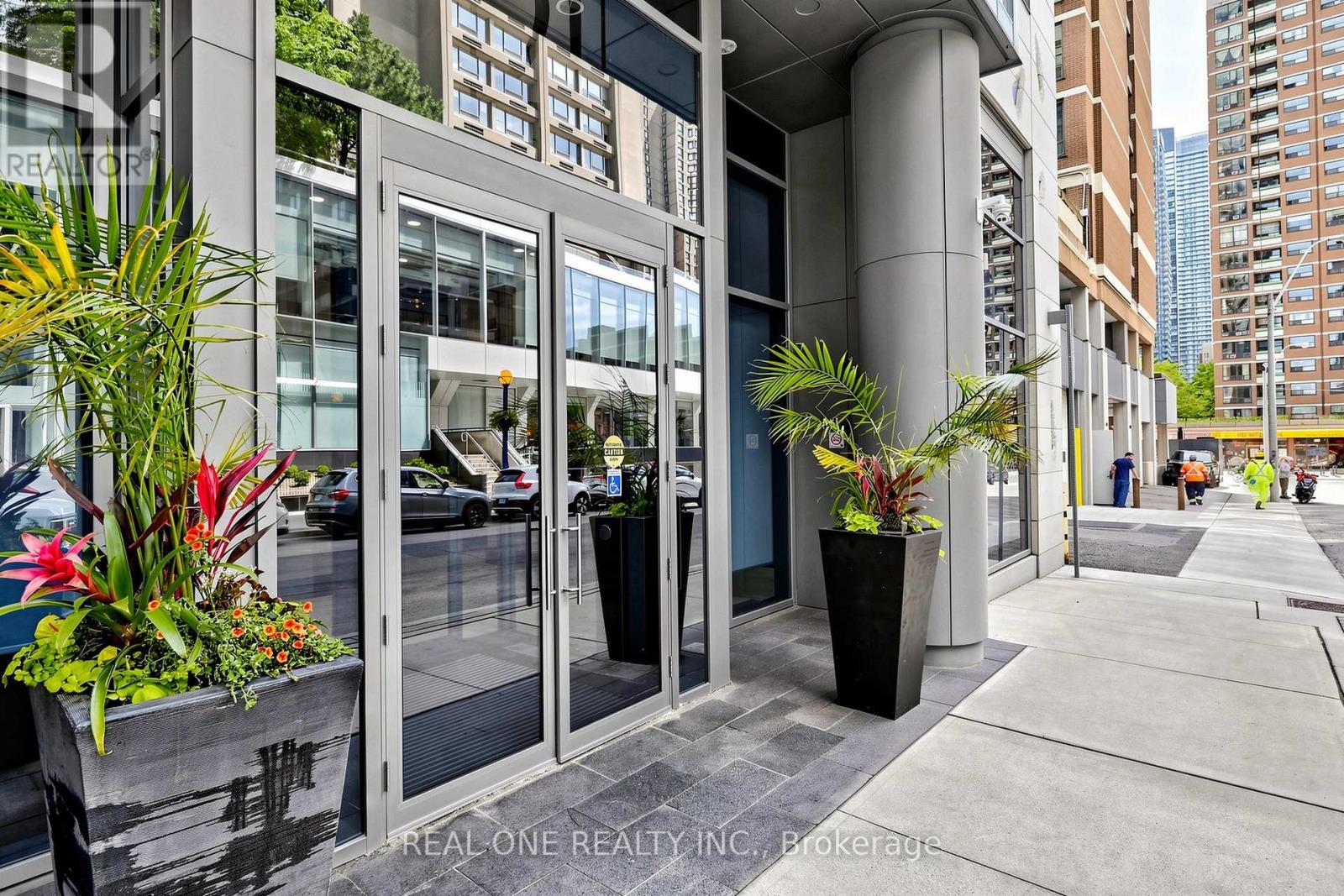 1603 - 21 Balmuto Street, Toronto, Ontario  M4Y 1W4 - Photo 3 - C13486562