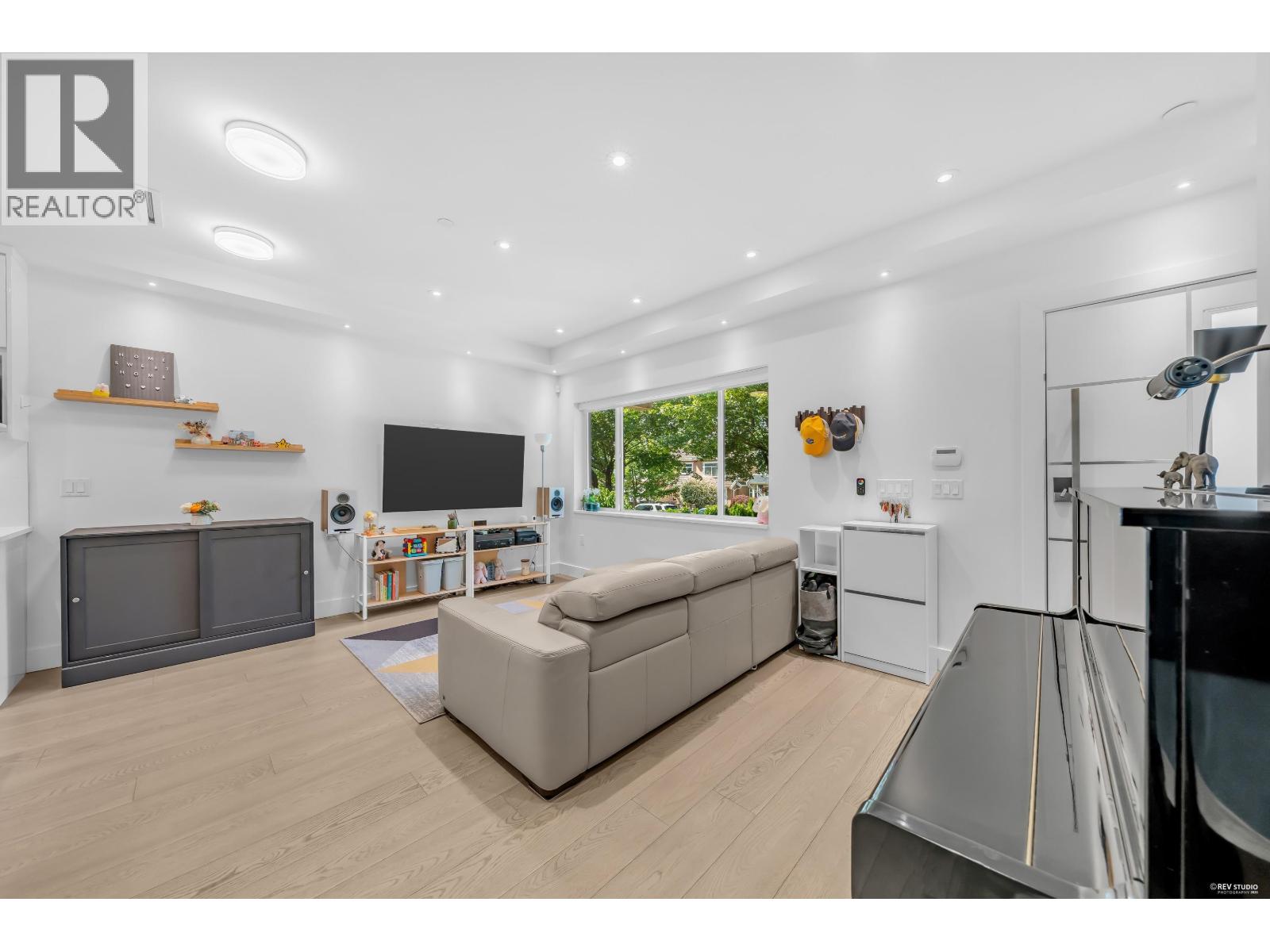 3342 E 24th Avenue, Vancouver, British Columbia  V5R 1G4 - Photo 3 - R3139760